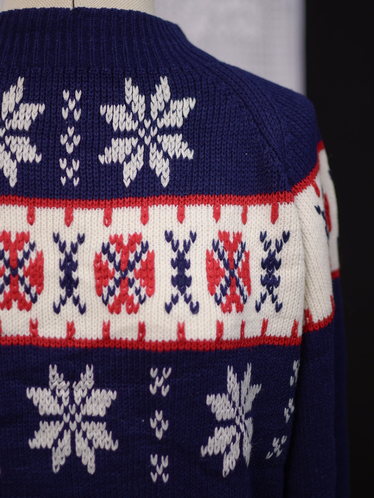 1970s JC Penney navy blue, white and red snowflake ski jumper