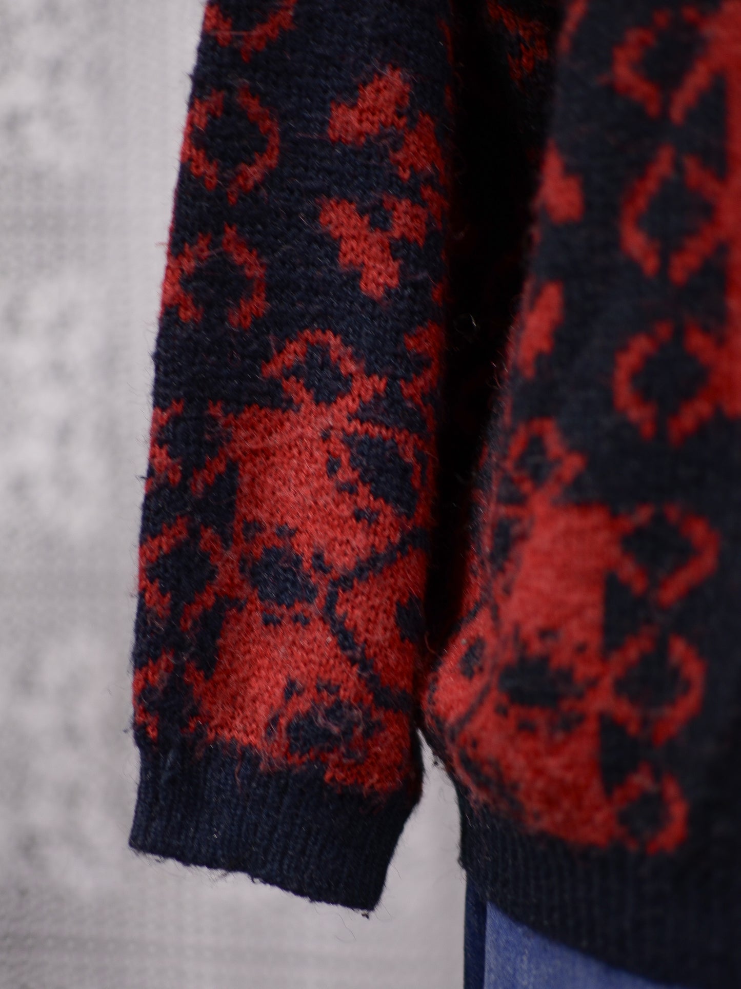 1990s C&A red and black patterned long jumper