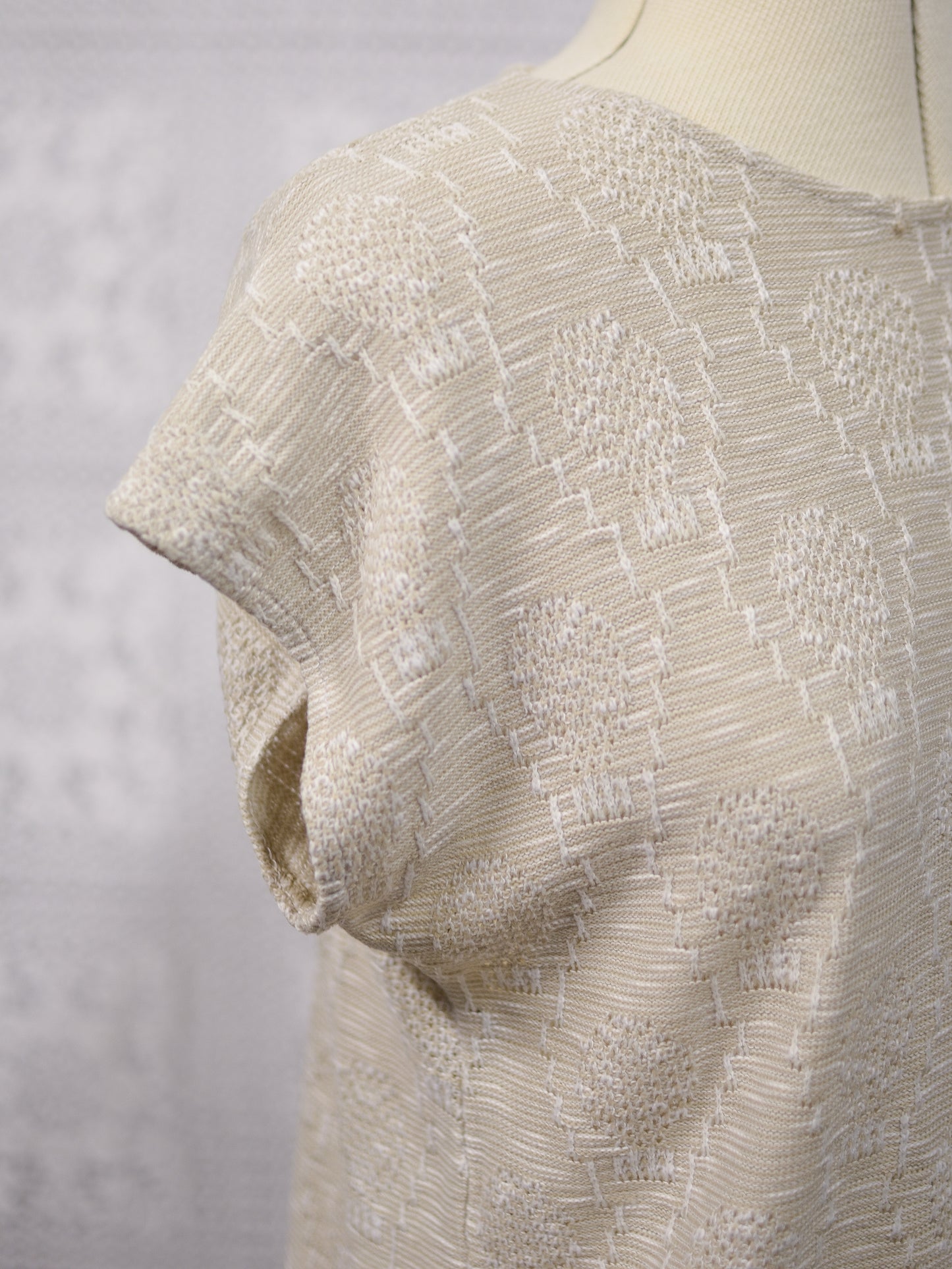 1980s beige and white patterned sleeveless jumper