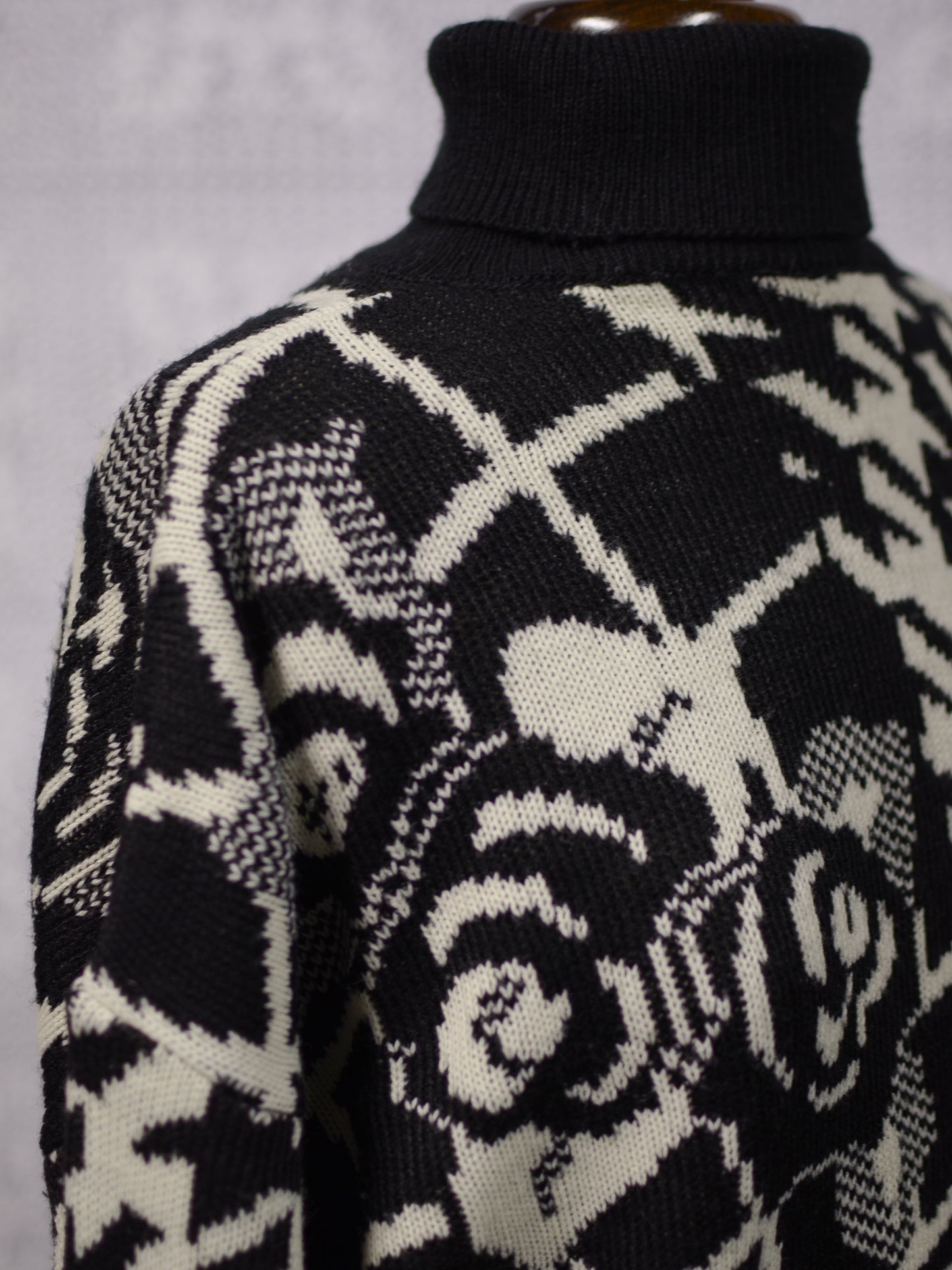 1990s St Michael white and black houndstooth and rose pattern long roll neck jumper