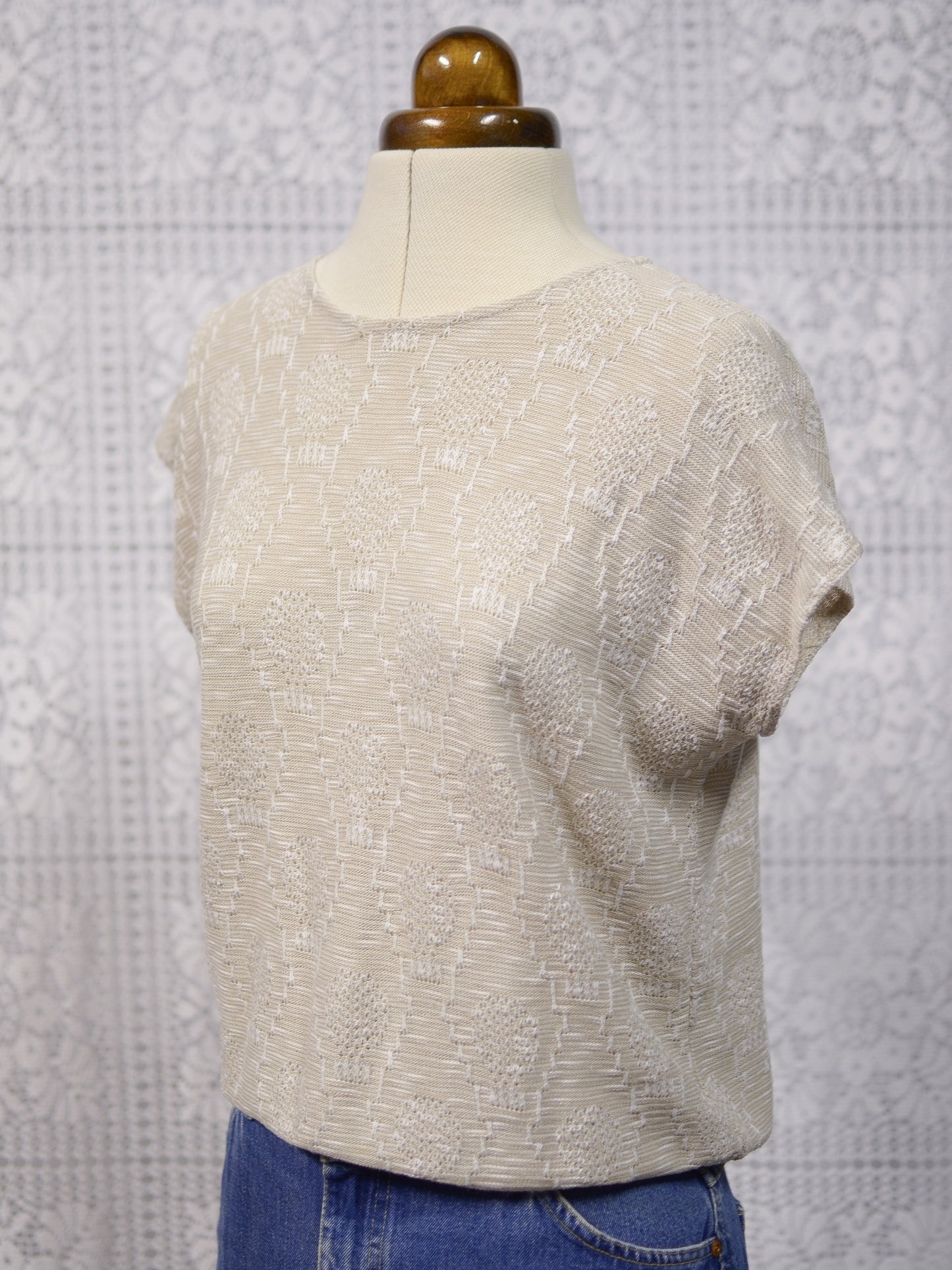 1980s beige and white patterned sleeveless jumper