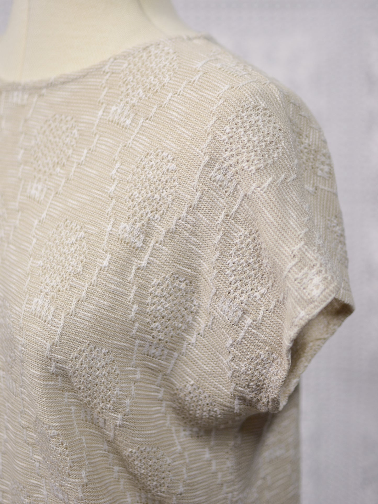 1980s beige and white patterned sleeveless jumper