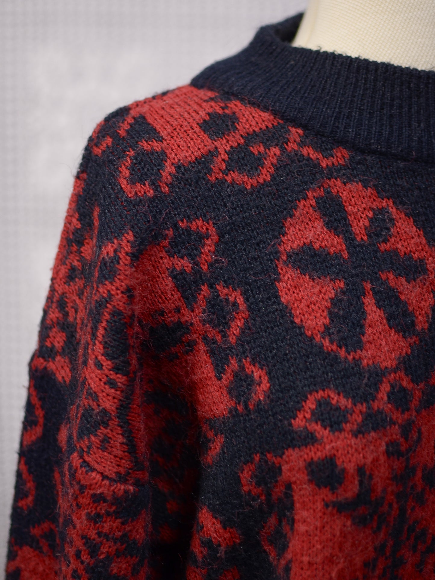 1990s C&A red and black patterned long jumper