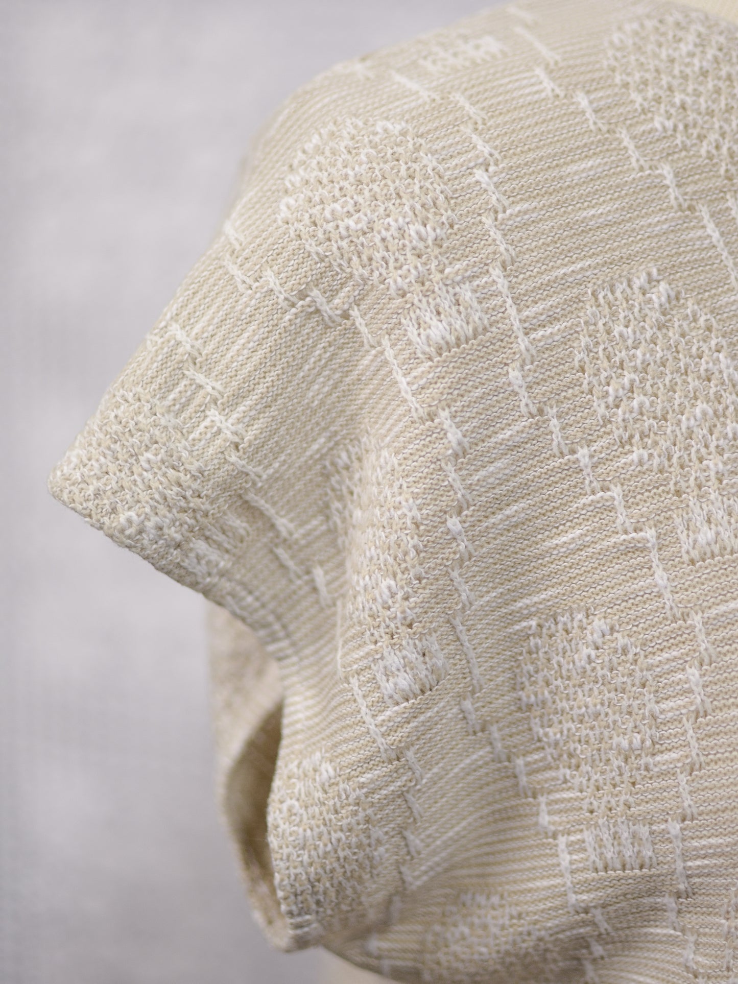 1980s beige and white patterned sleeveless jumper