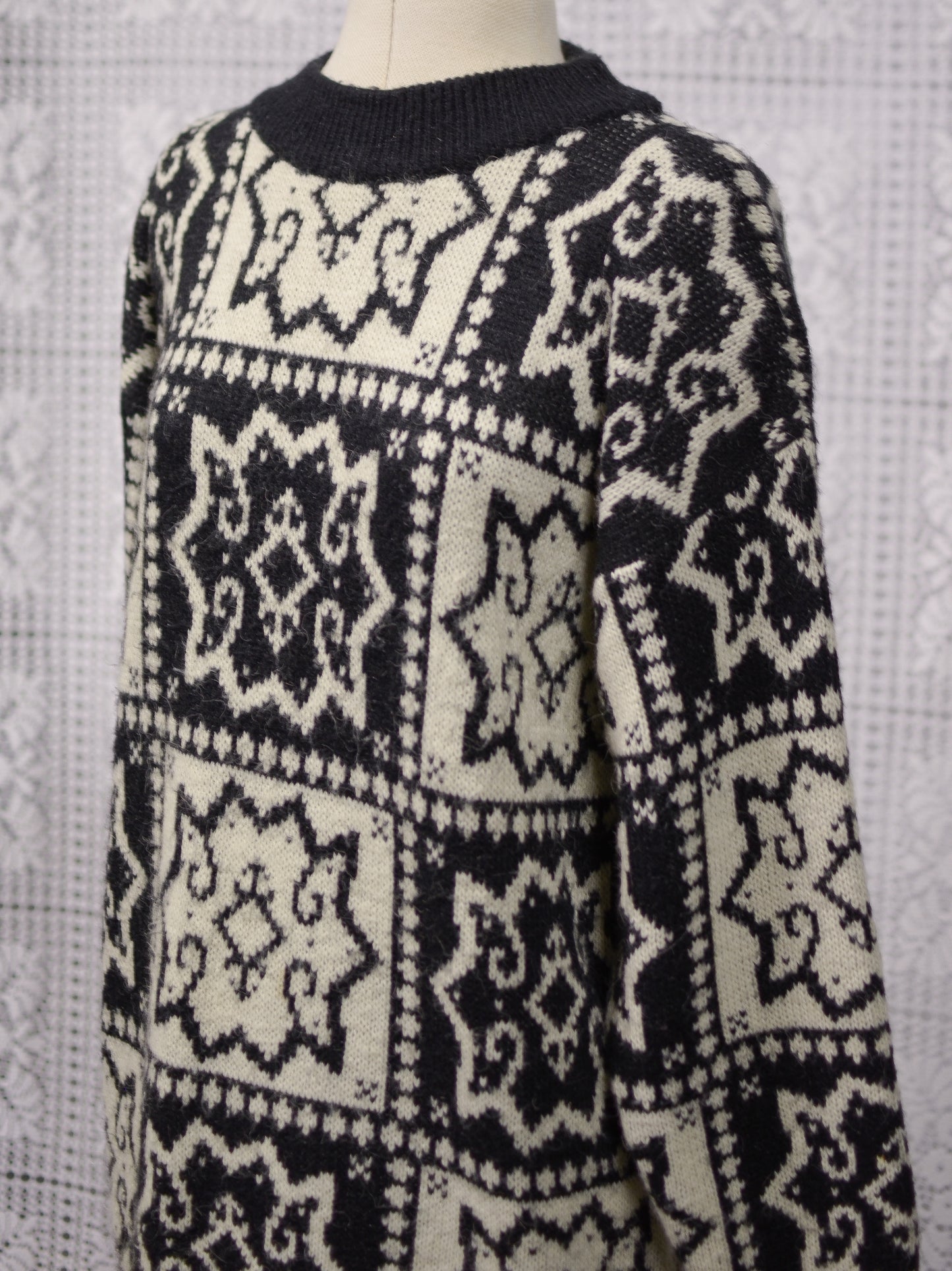 1990s black and white patterned long jumper