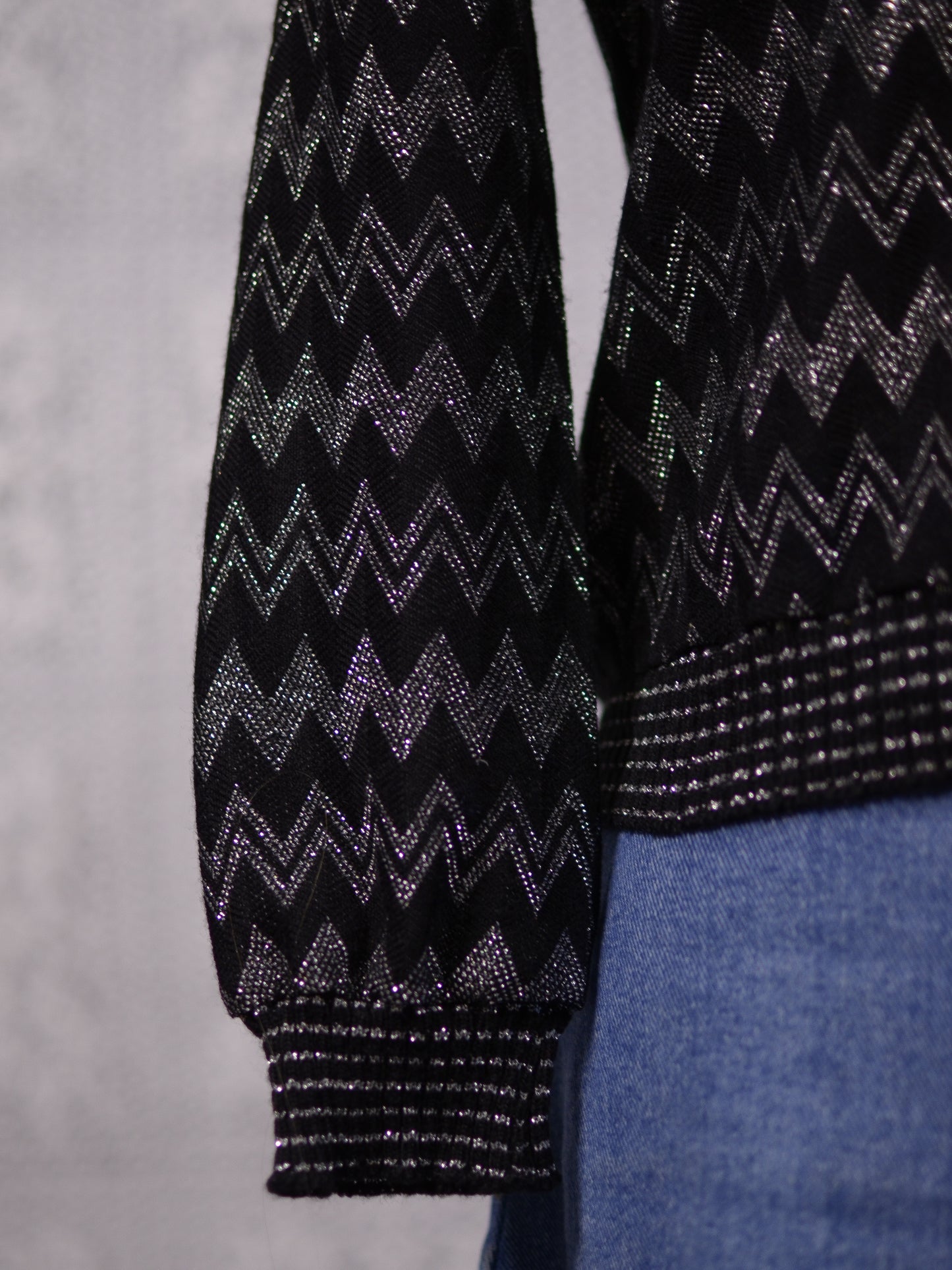 1970s black and silver zig zag lightweight fitted scoop neck jumper