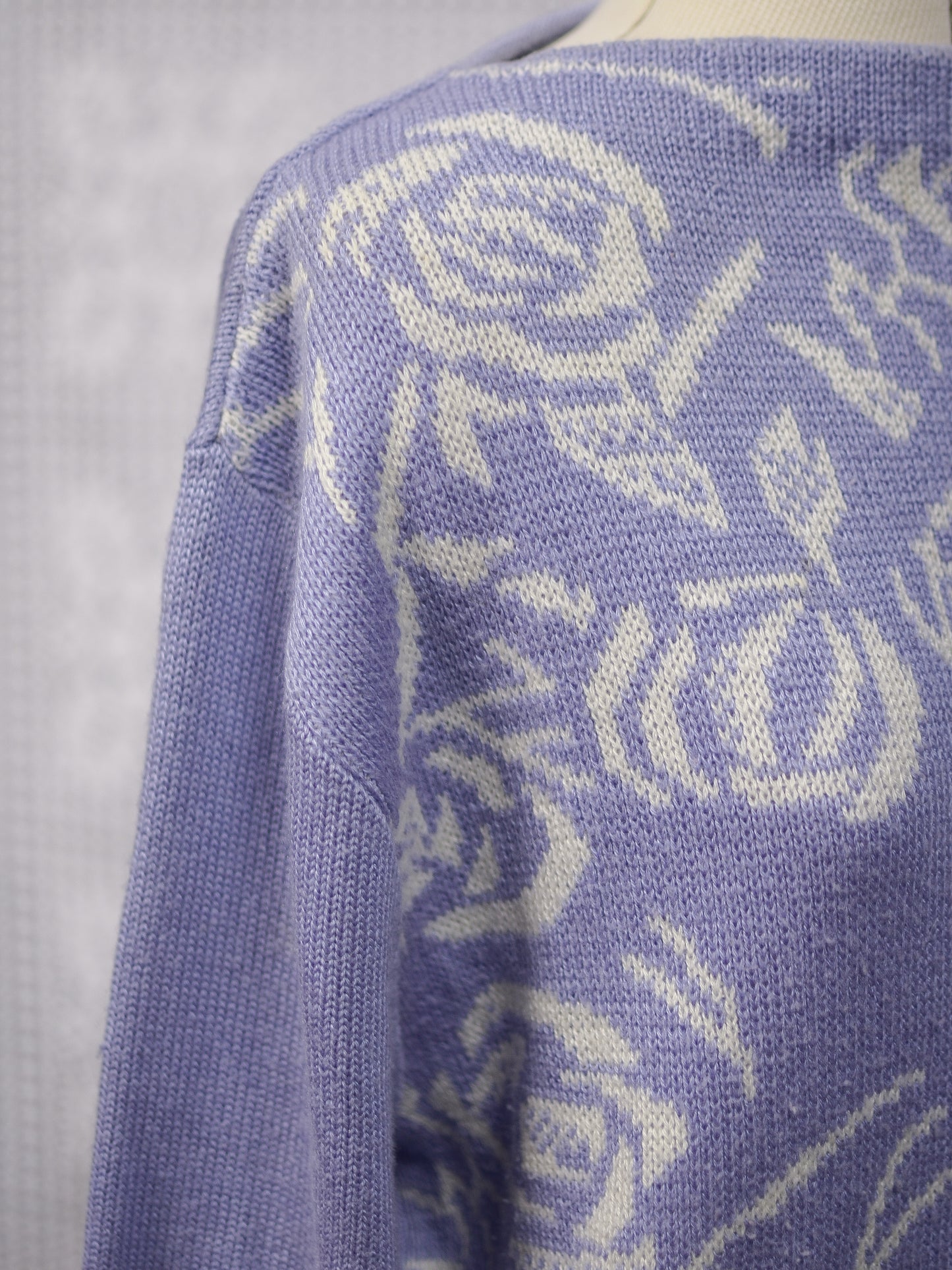 1980s cornflower blue and white rose floral pattern jumper