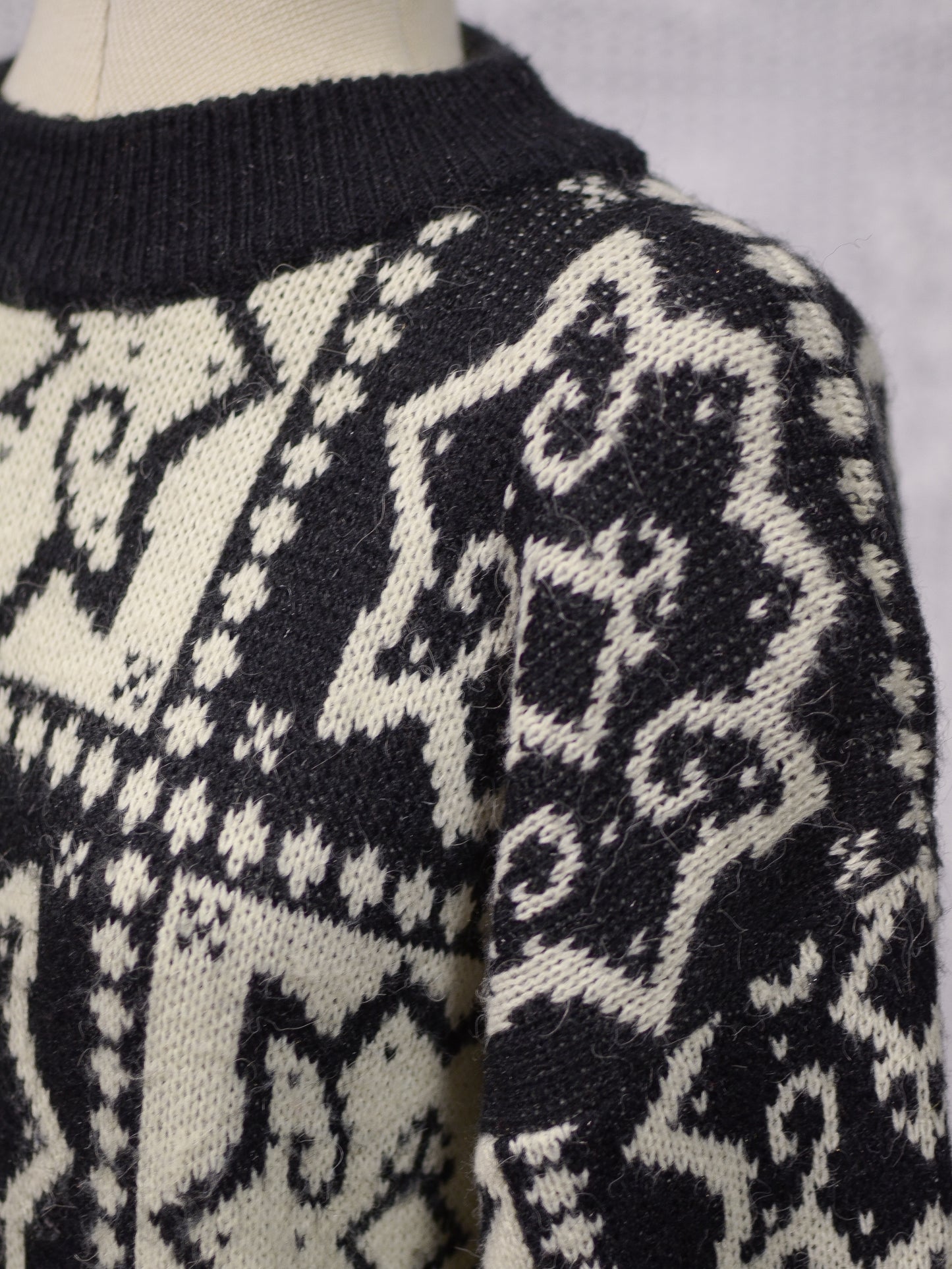 1990s black and white patterned long jumper