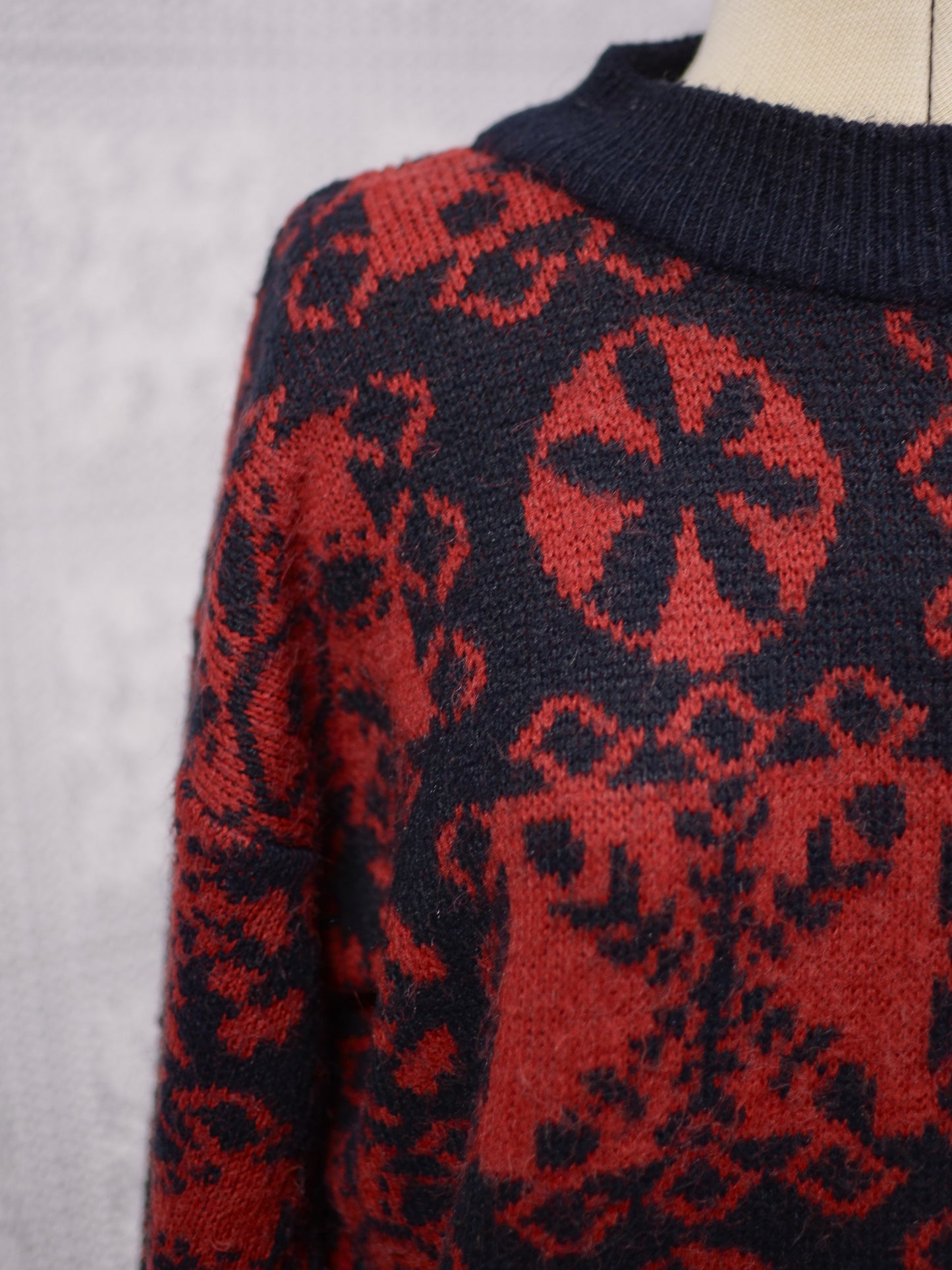 1990s C&A red and black patterned long jumper