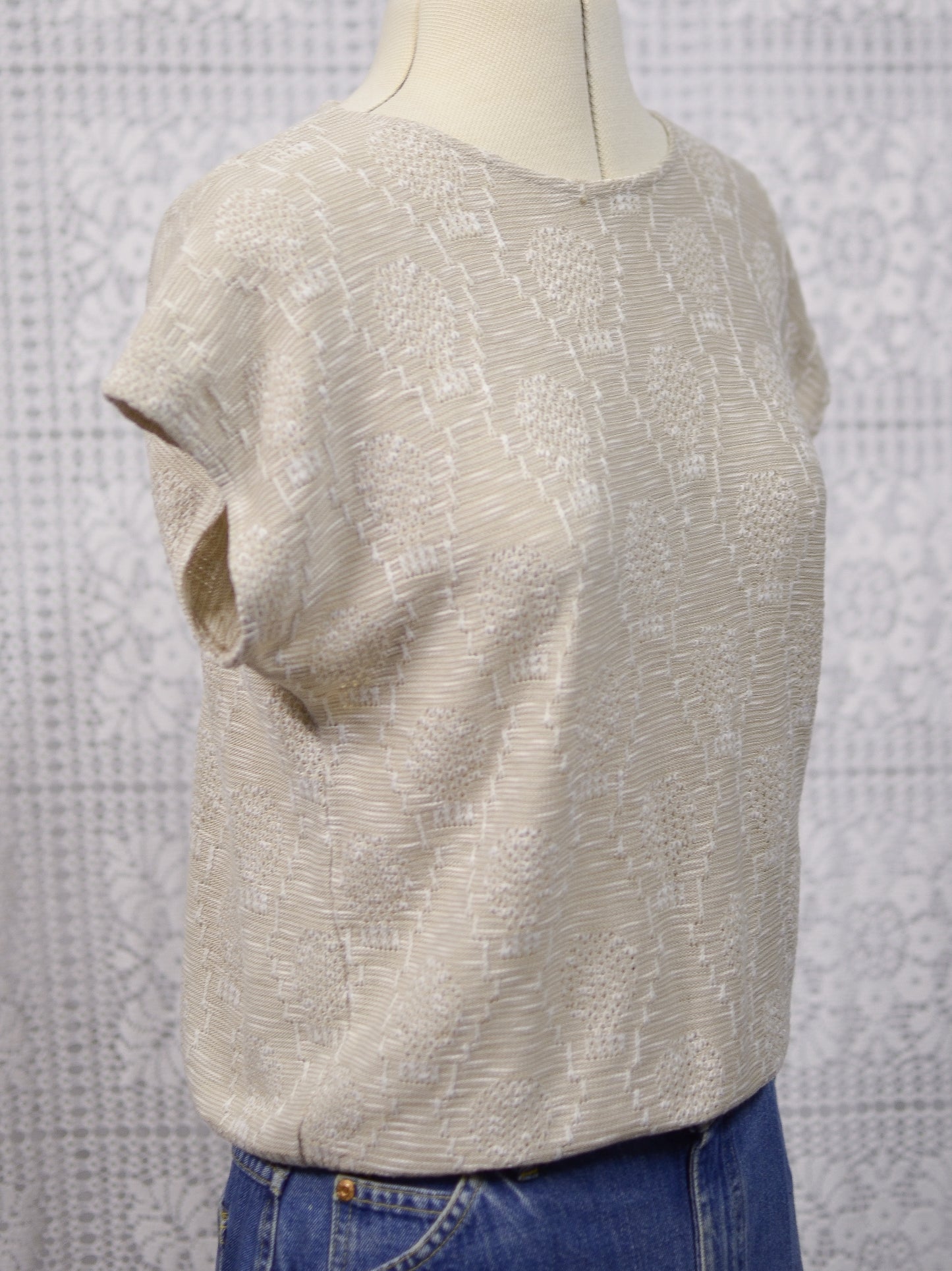 1980s beige and white patterned sleeveless jumper