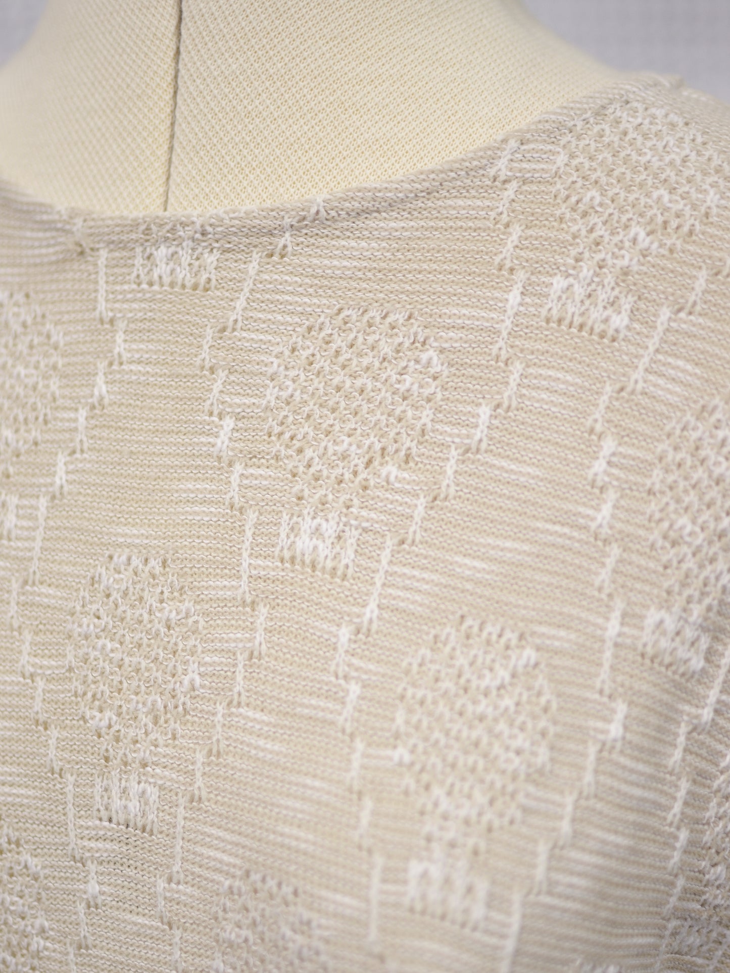 1980s beige and white patterned sleeveless jumper