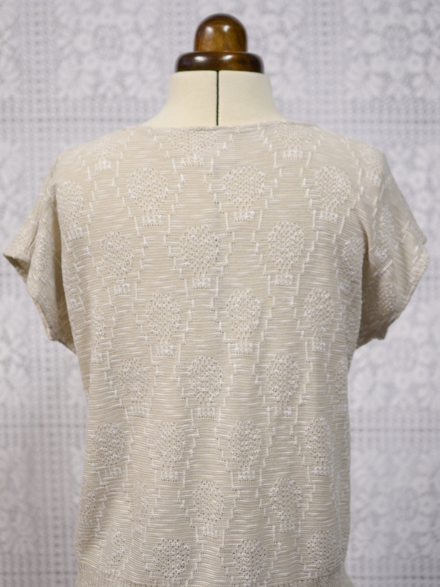 1980s beige and white patterned sleeveless jumper