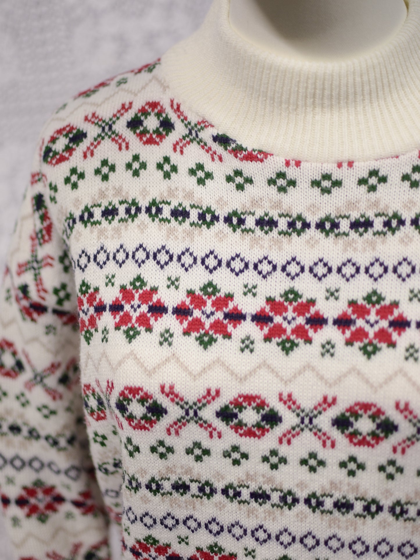 1990s C&A cream, red and green nordic pattern festive jumper