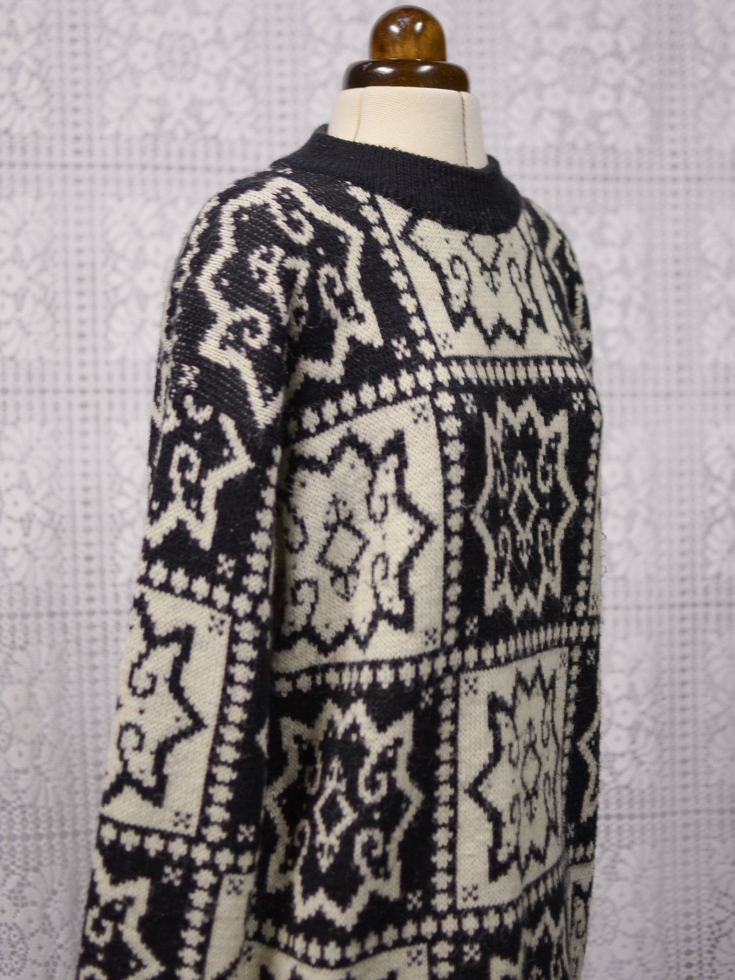 1990s black and white patterned long jumper