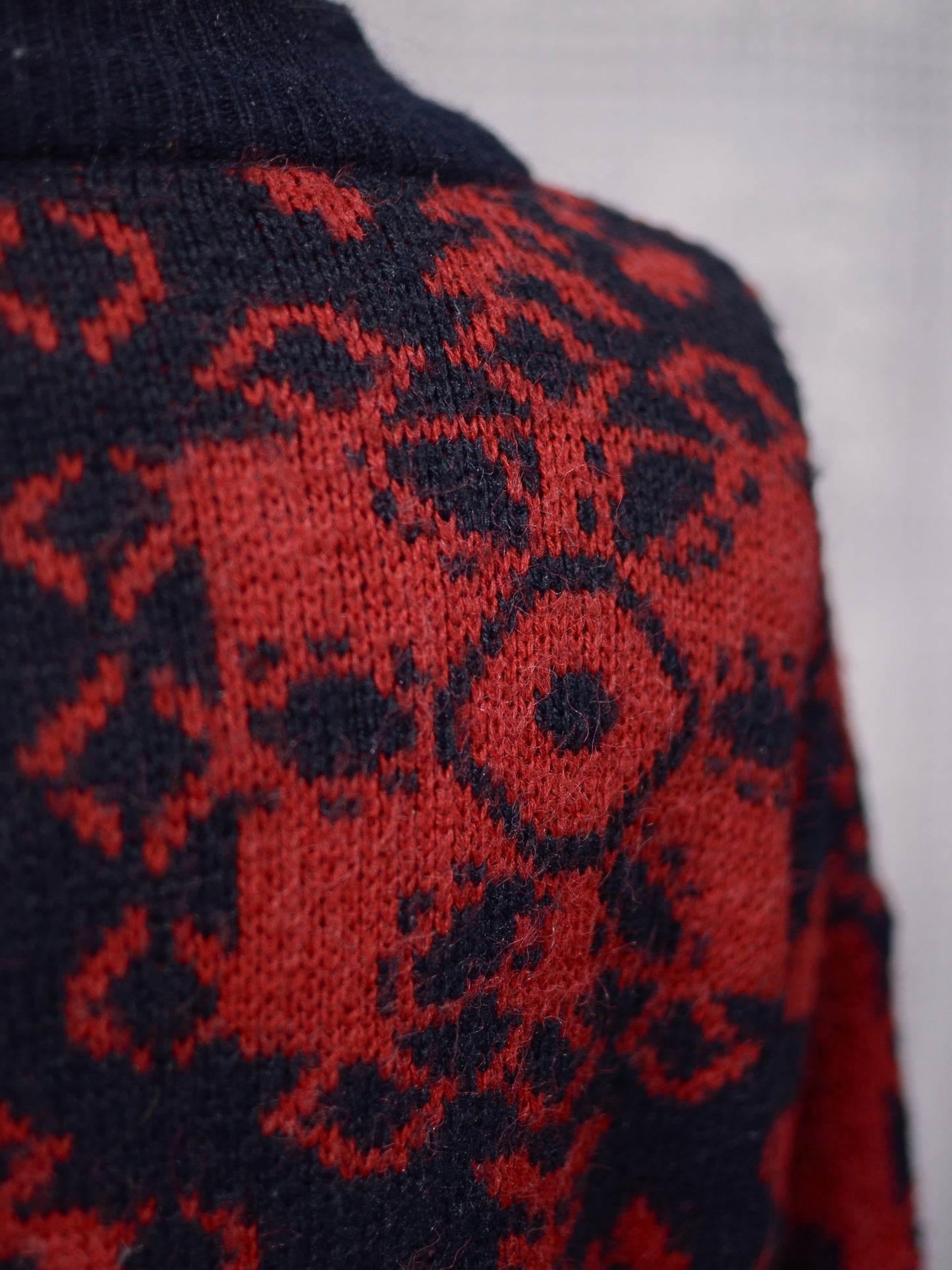 1990s C&A red and black patterned long jumper