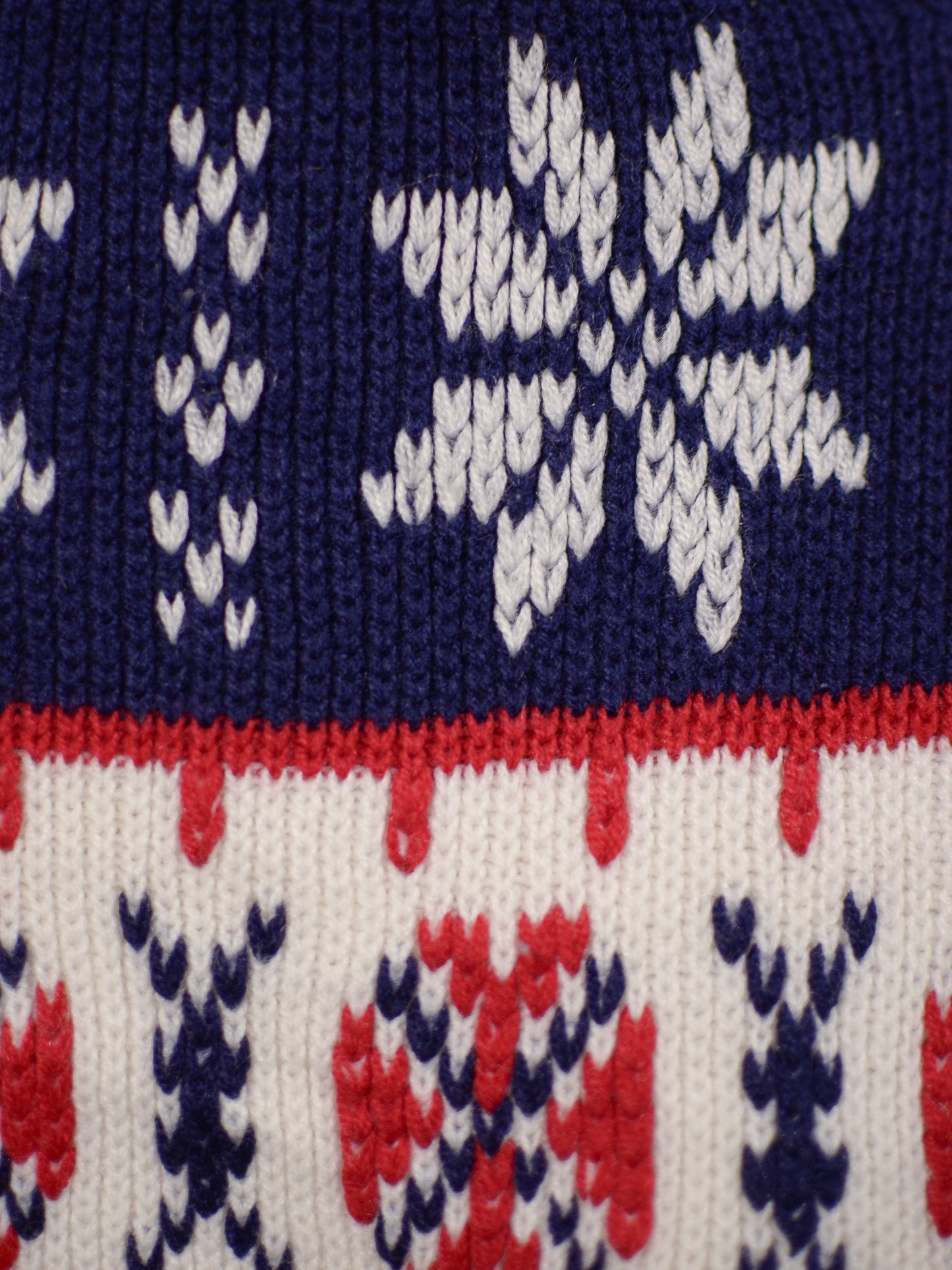 1970s JC Penney navy blue, white and red snowflake ski jumper