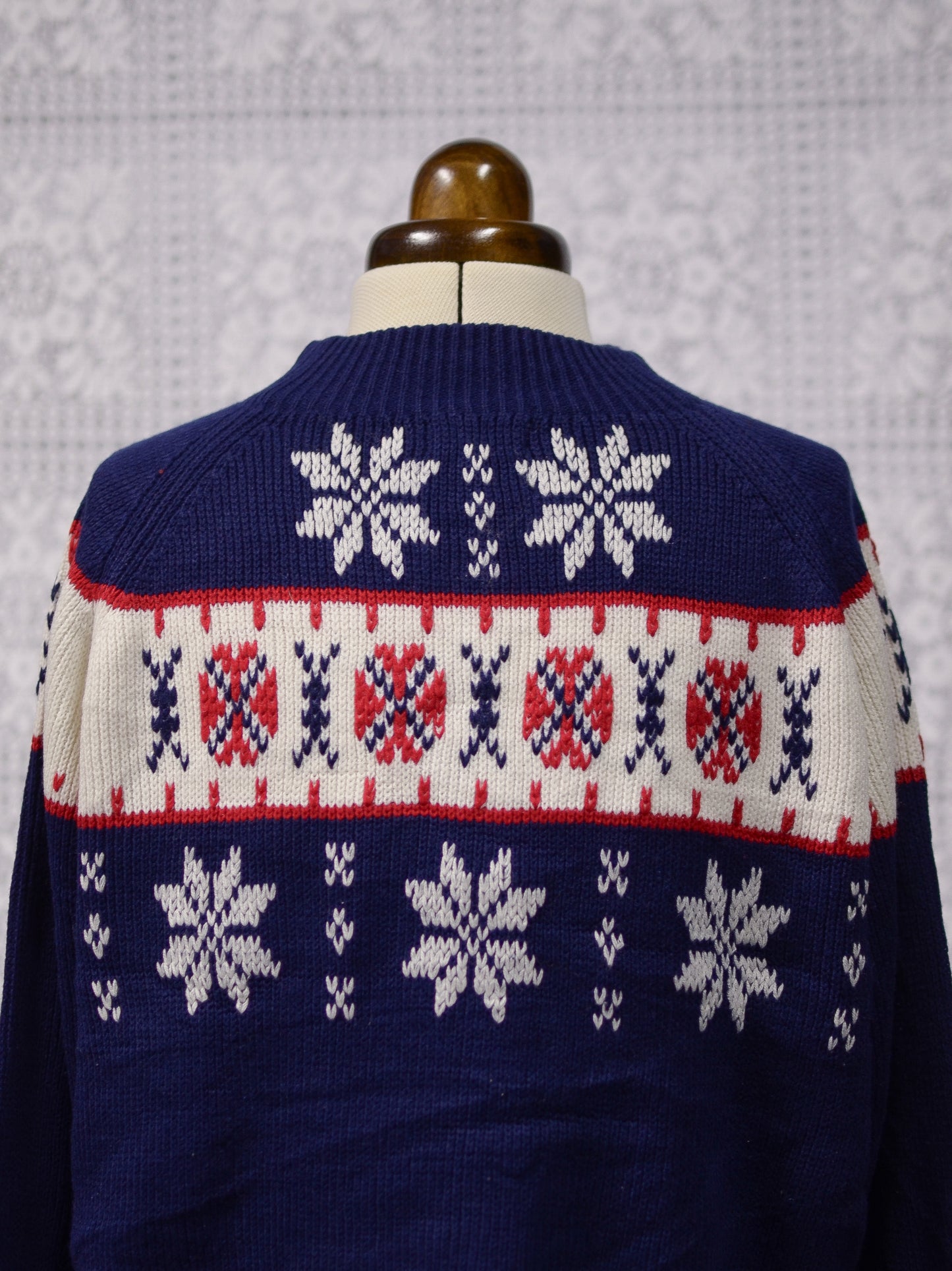 1970s JC Penney navy blue, white and red snowflake ski jumper