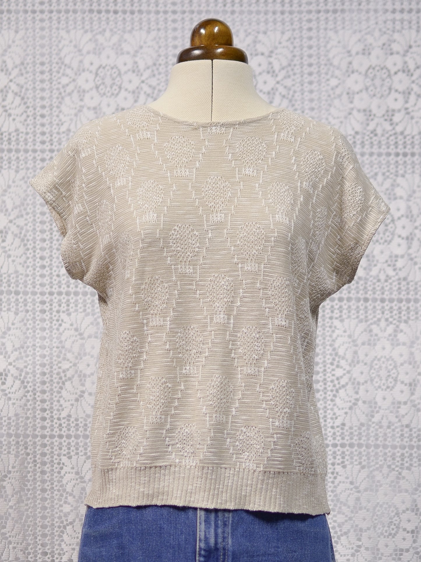 1980s beige and white patterned sleeveless jumper