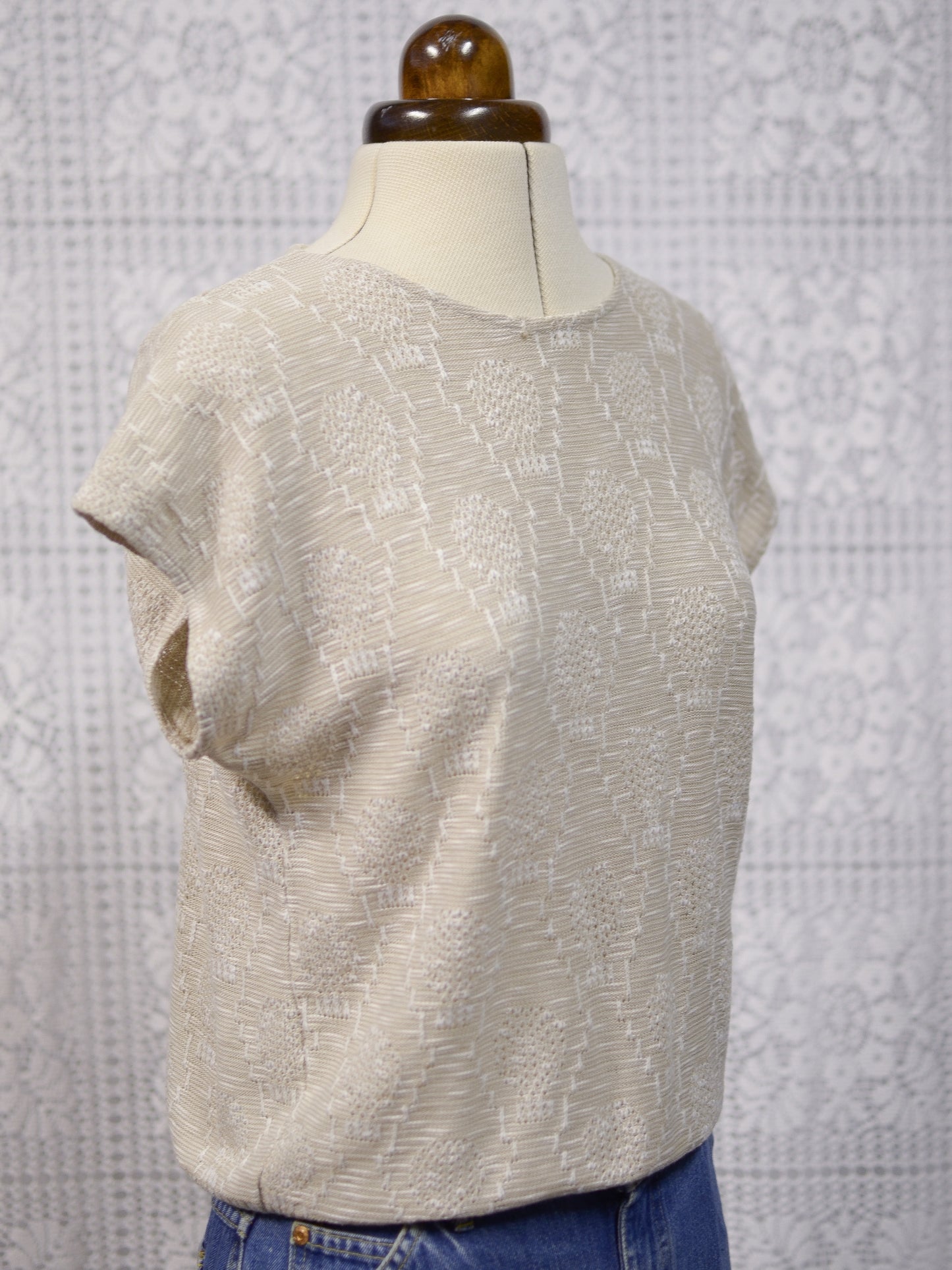 1980s beige and white patterned sleeveless jumper
