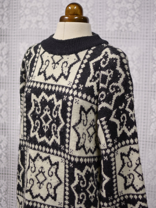 1990s black and white patterned long jumper