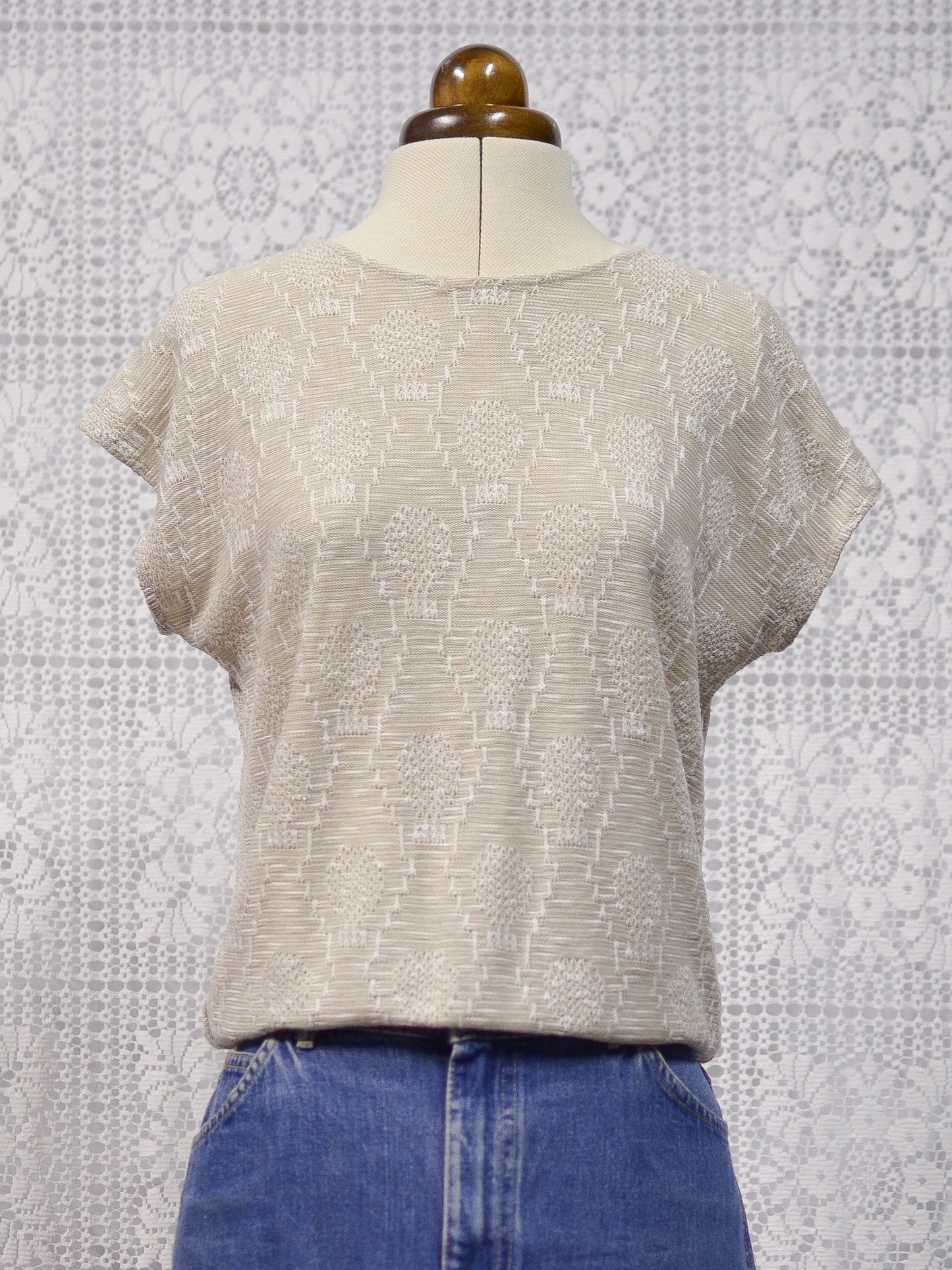 1980s beige and white patterned sleeveless jumper