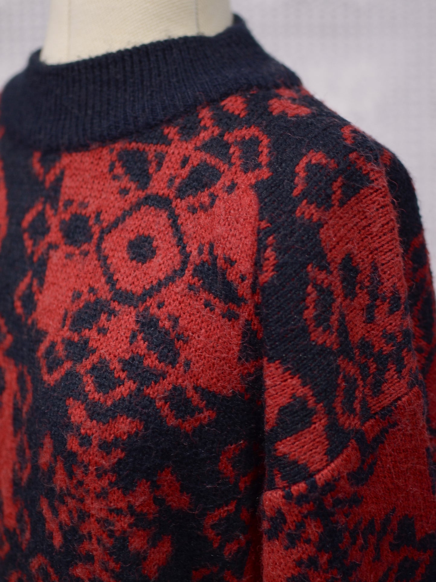 1990s C&A red and black patterned long jumper