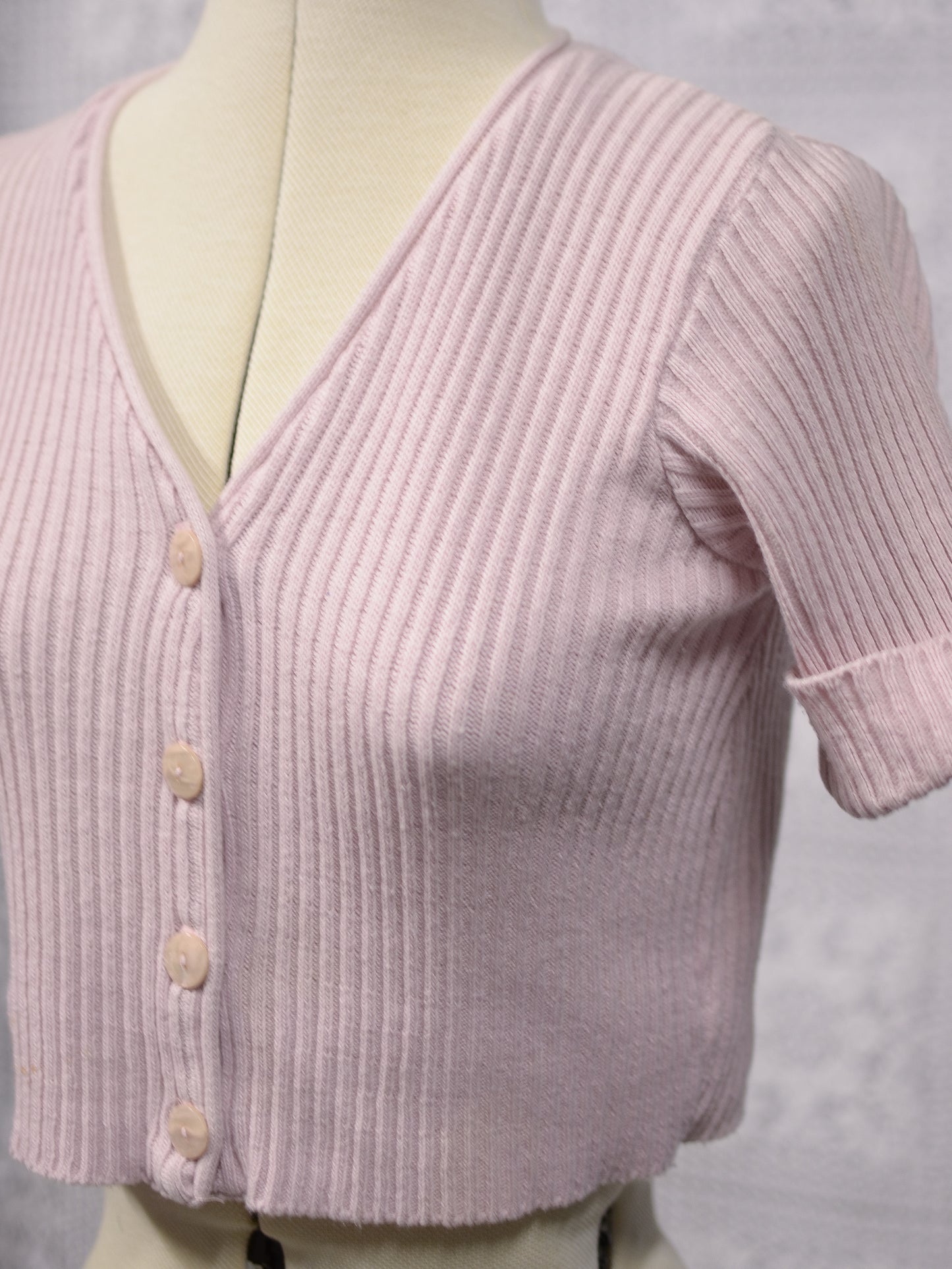 1990s light pink ribbed short sleeve fitted cropped cardigan