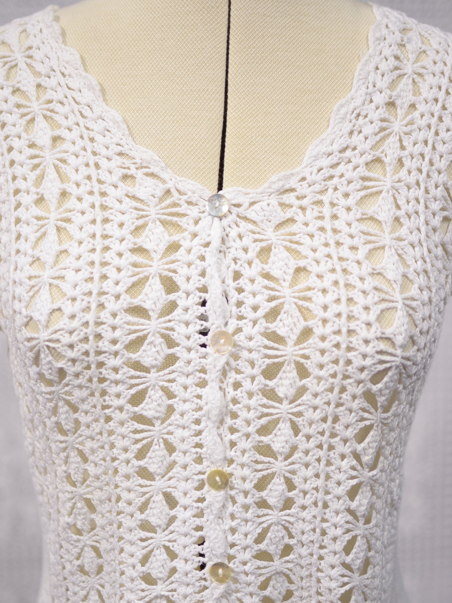 1990s New Look white crocheted short sleeve cardigan with shell buttons