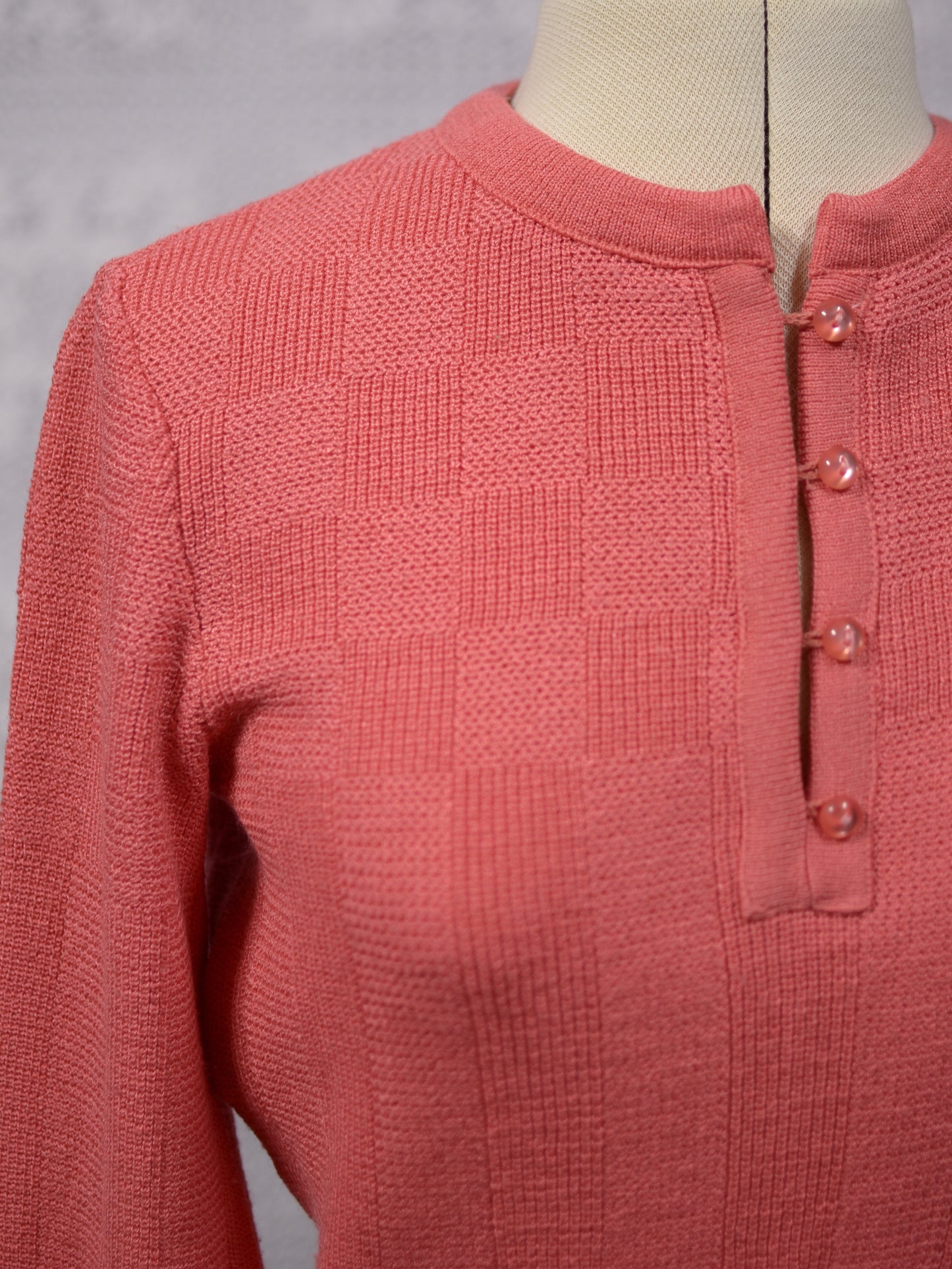 1970s dark pink fitted long sleeve textured jumper