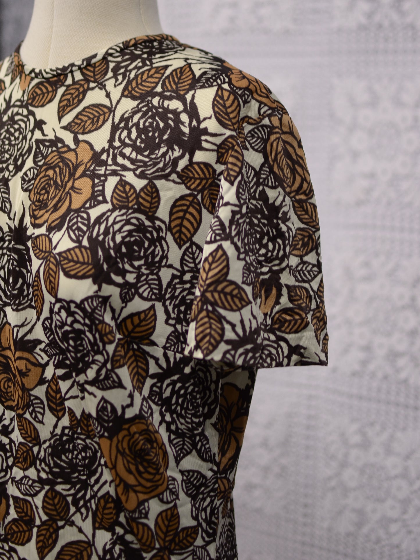 1970s cream and brown rose pattern fitted wiggle dress