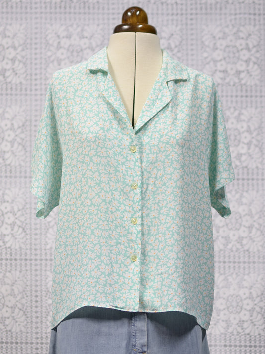 1980s C&A mint green and white daisy print cropped short sleeve blouse