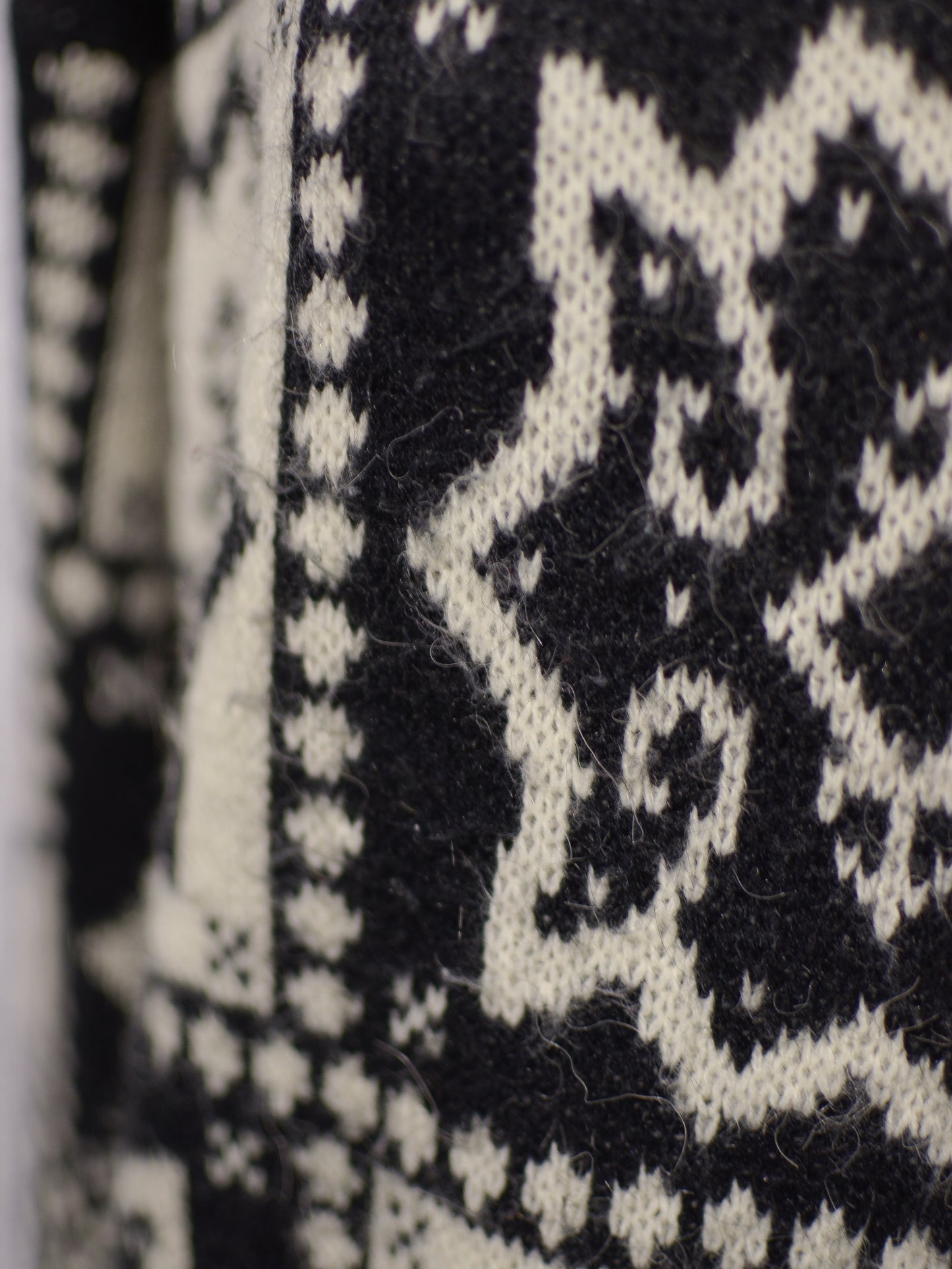 1990s black and white patterned long jumper