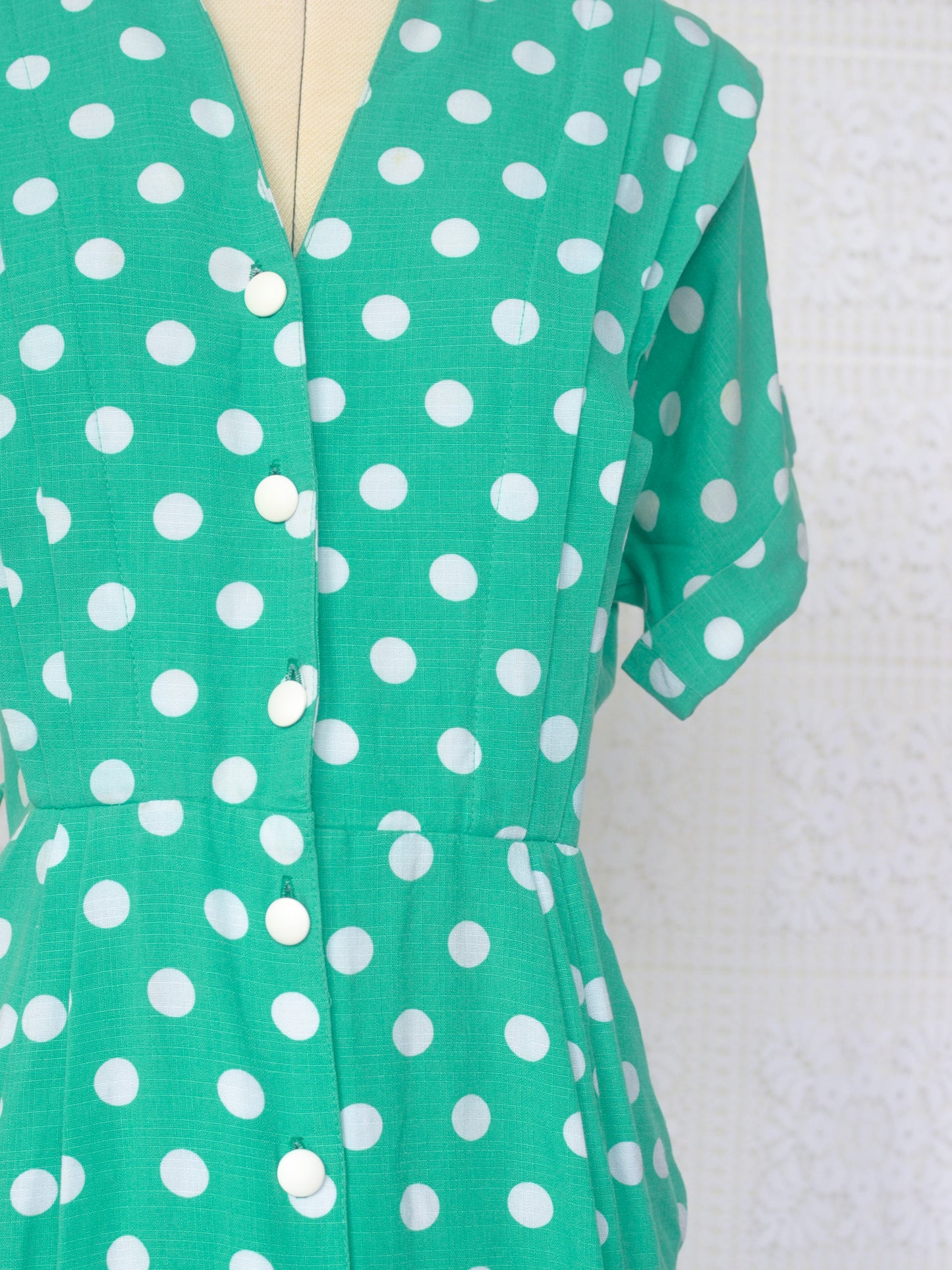 1980s green and white polkadot short sleeve wiggle dress
