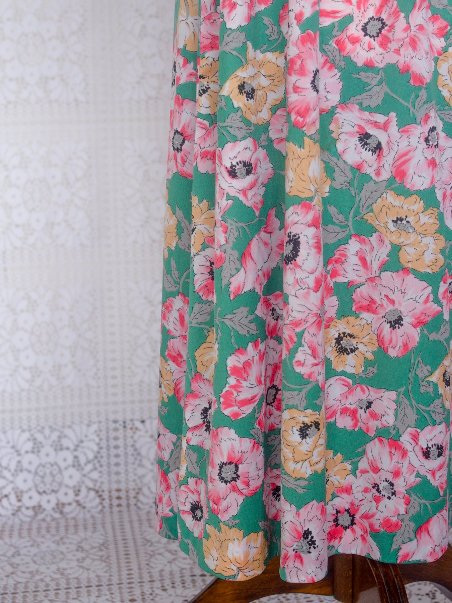 1970s pink and green floral poppy print kaftan smock midi dress