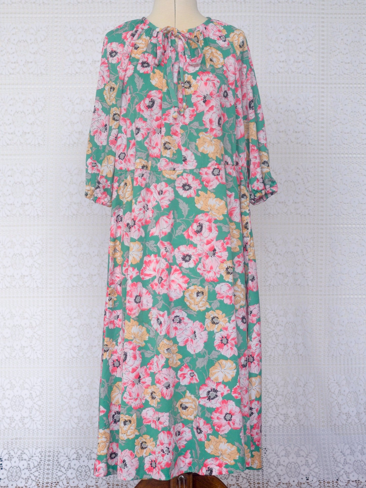 1970s pink and green floral poppy print kaftan smock midi dress