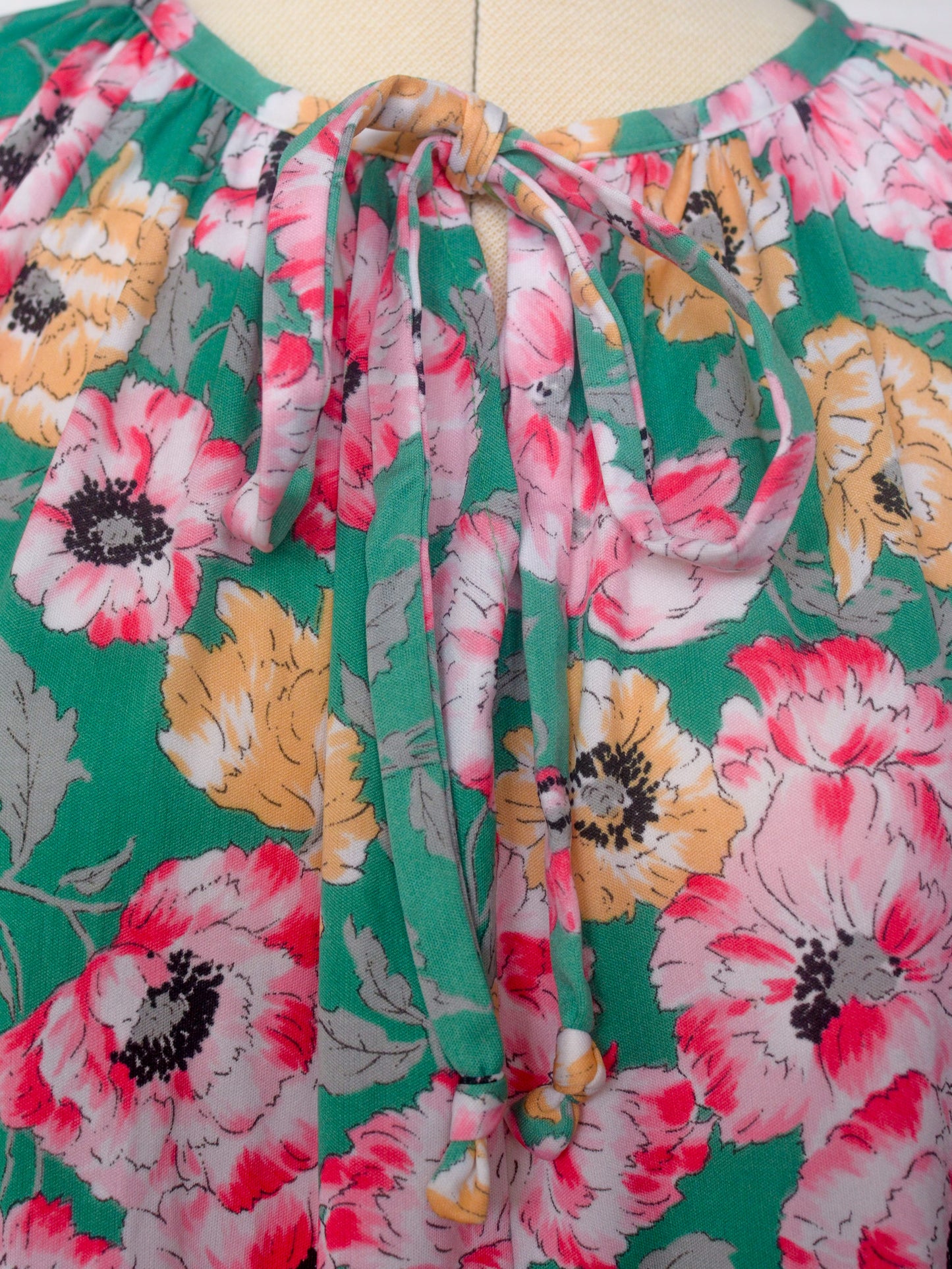 1970s pink and green floral poppy print kaftan smock midi dress
