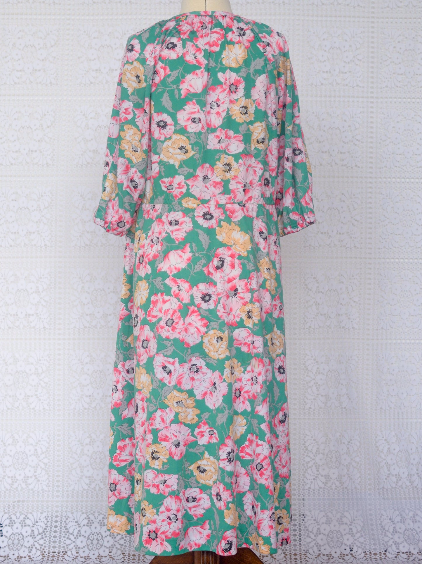 1970s pink and green floral poppy print kaftan smock midi dress