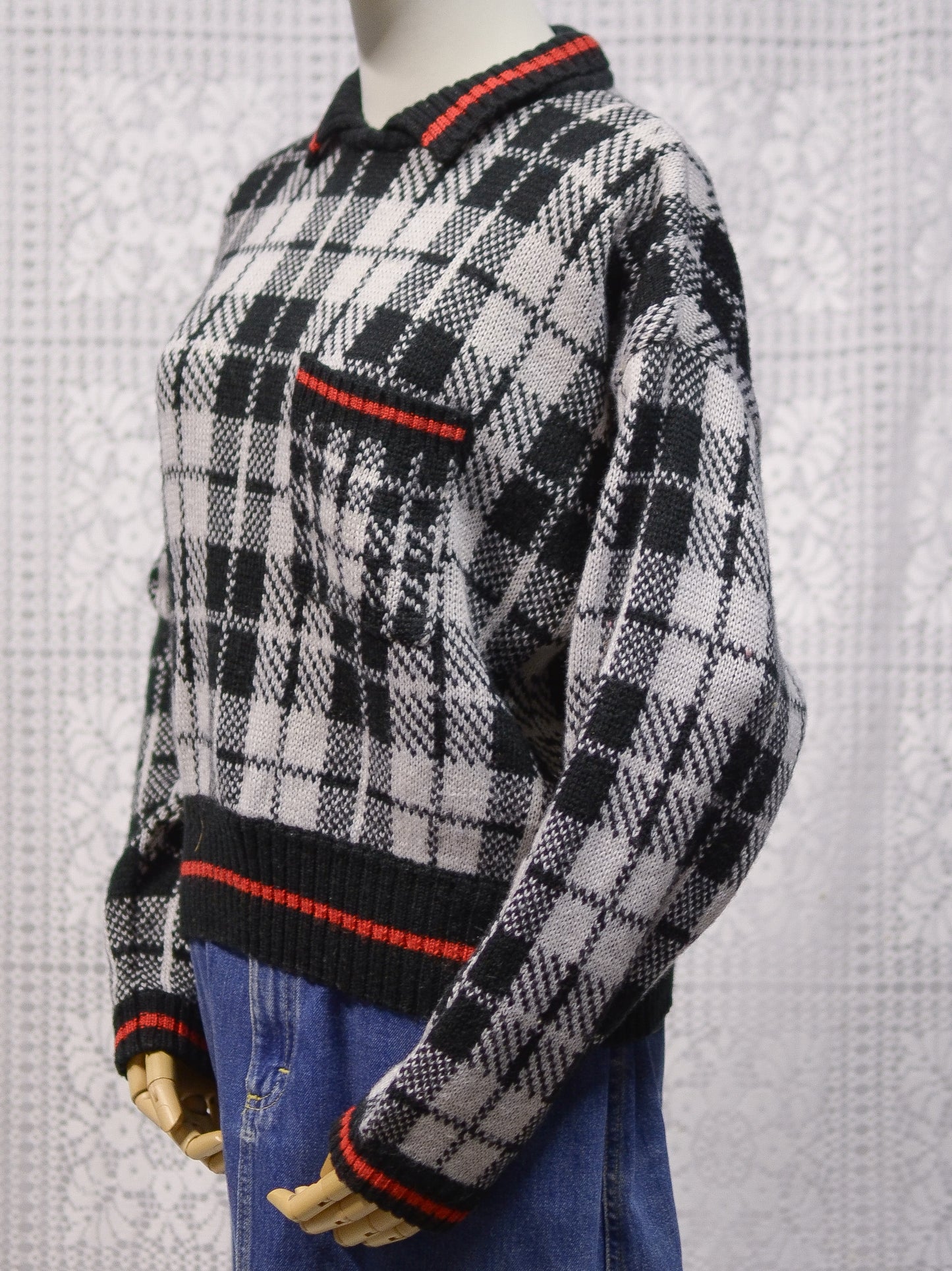 Y2K Liz Claiborne black, white and red tartan cropped collared jumper