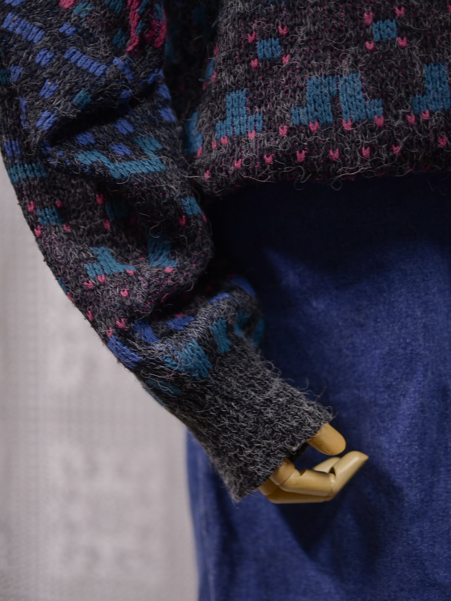 1980s grey, pink, purple and green geometric pattern slouchy jumper