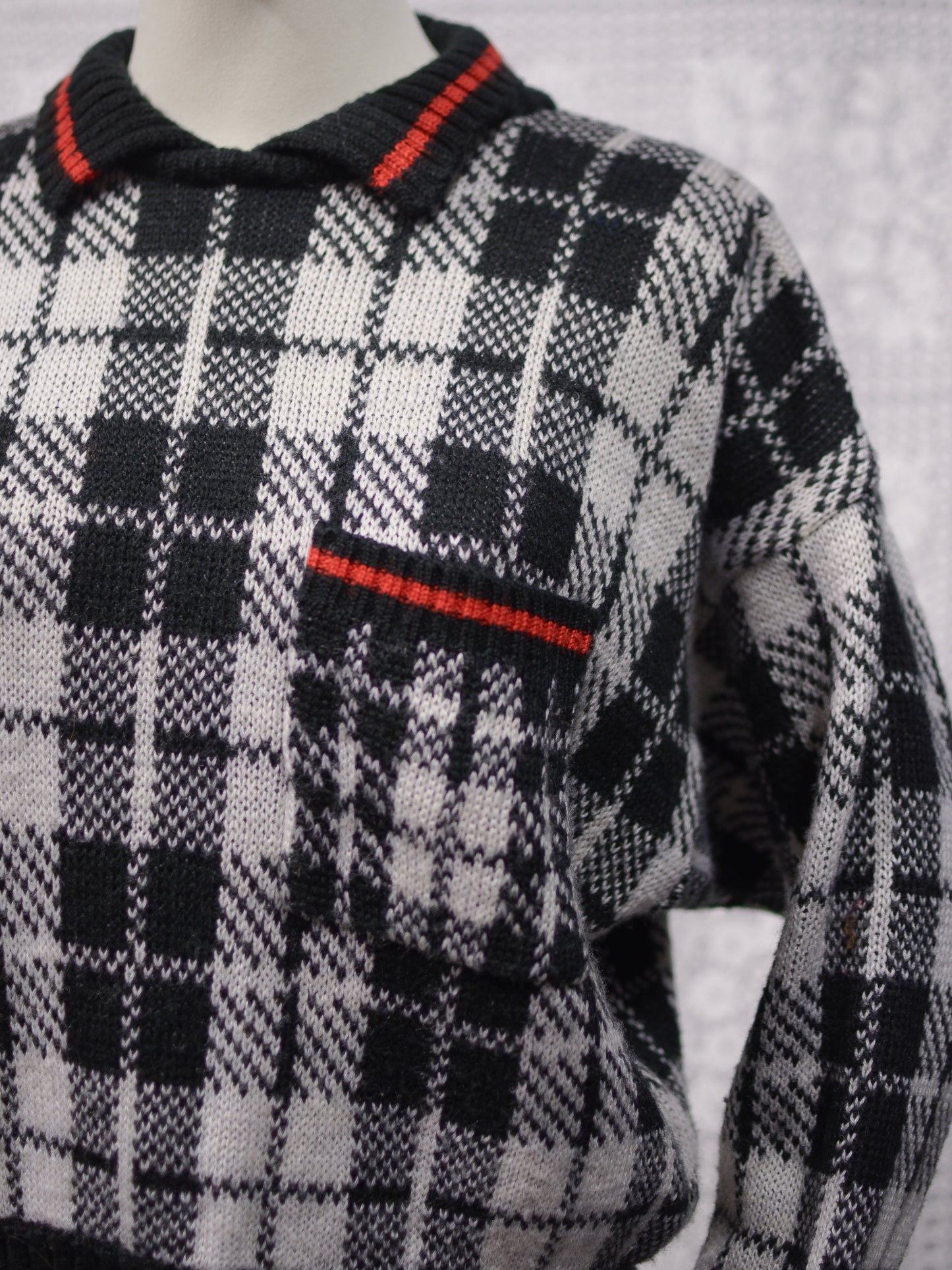 Y2K Liz Claiborne black, white and red tartan cropped collared jumper