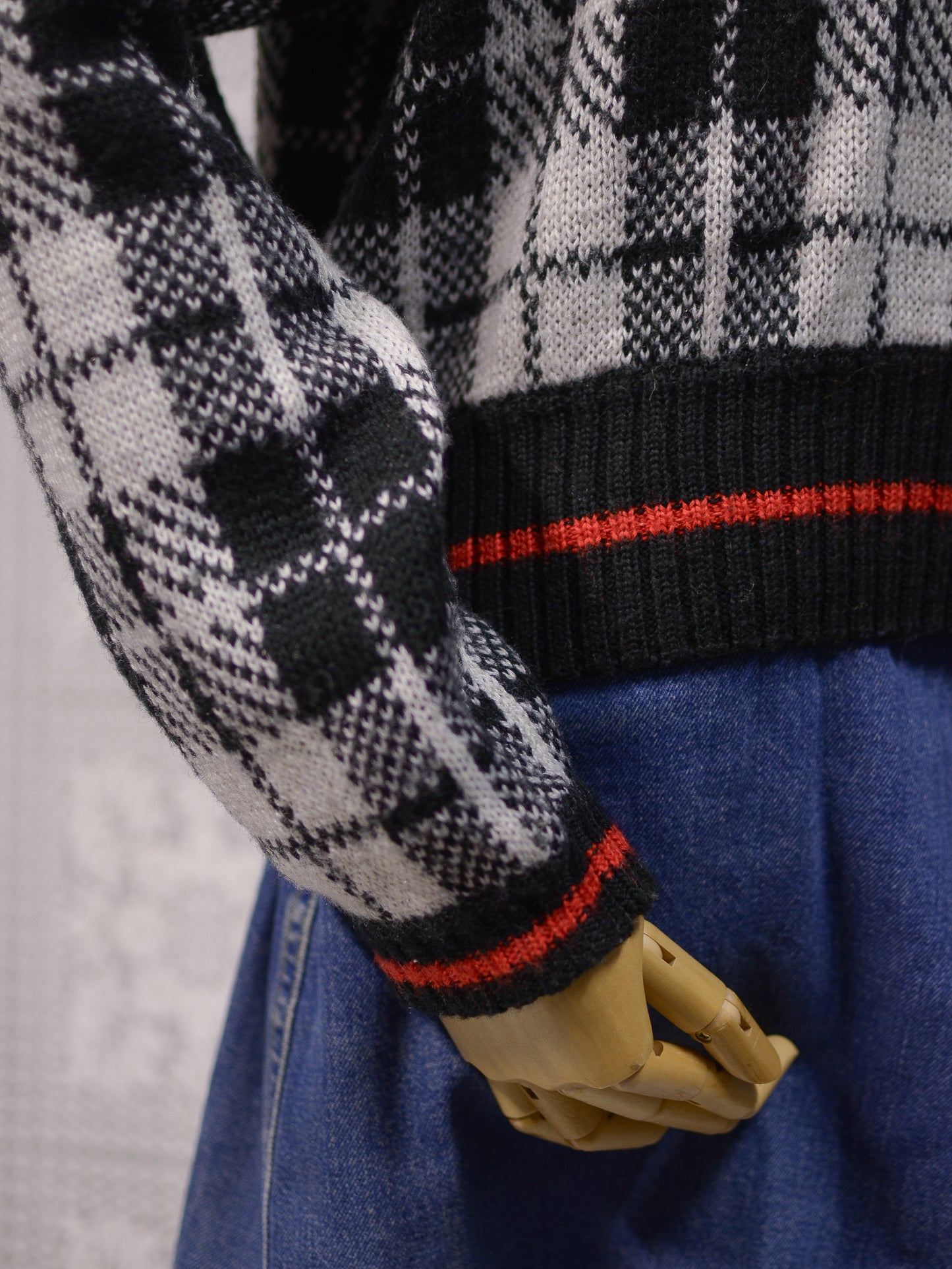 Y2K Liz Claiborne black, white and red tartan cropped collared jumper