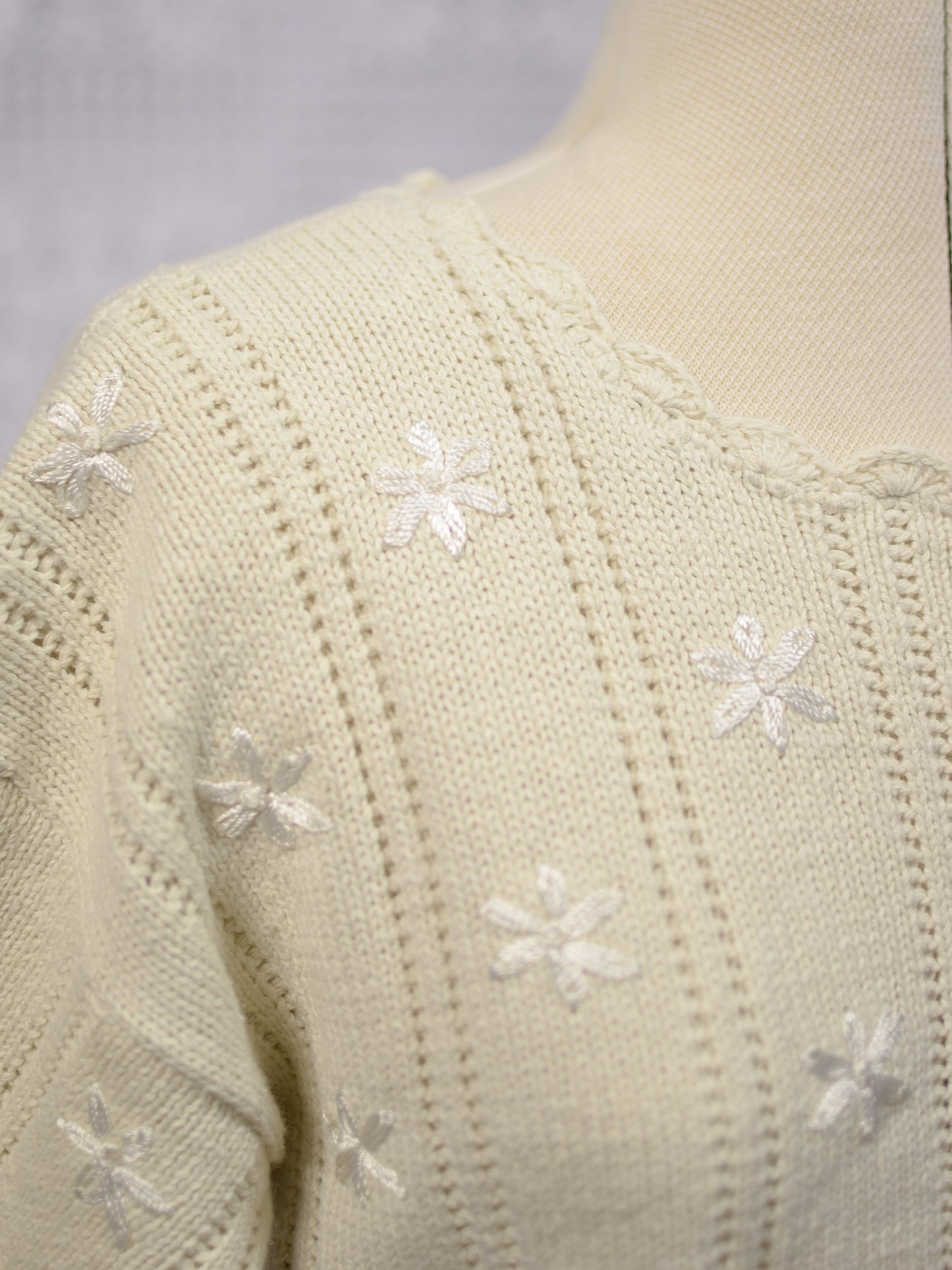 1990s cream Classics floral daisy embroidered short sleeve jumper