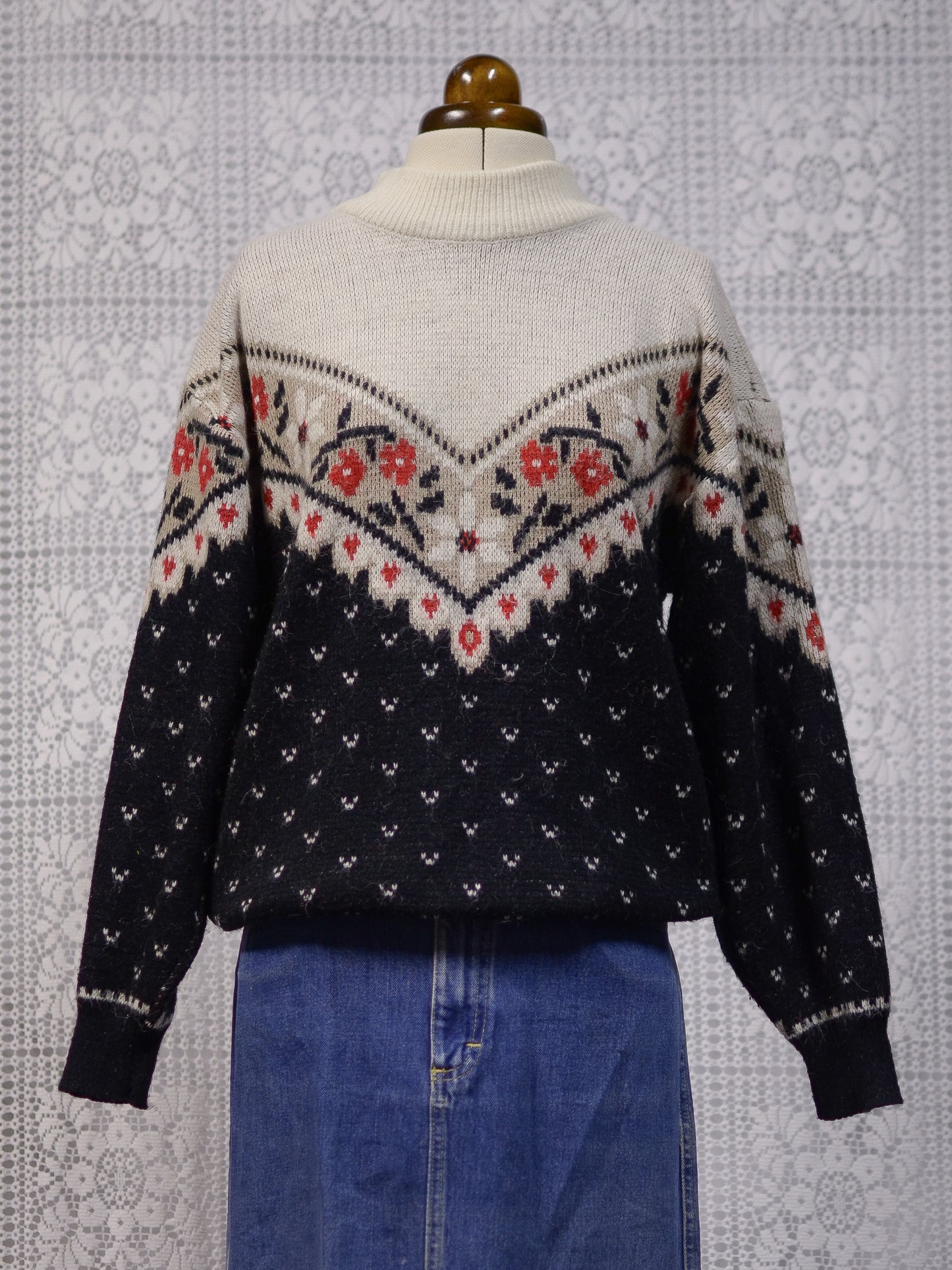 1980s white, black and red floral and heart v-shape pattern jumper