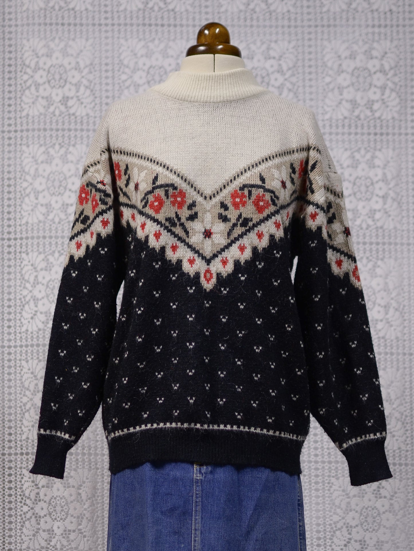 1980s white, black and red floral and heart v-shape pattern jumper