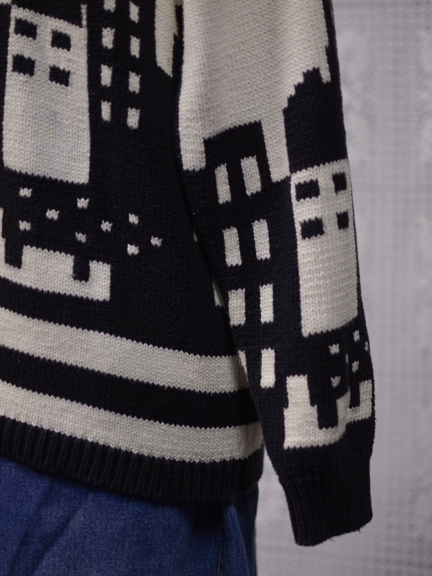 1980s Liz Claiborne black and white skyscraper pattern colour block cotton jumper