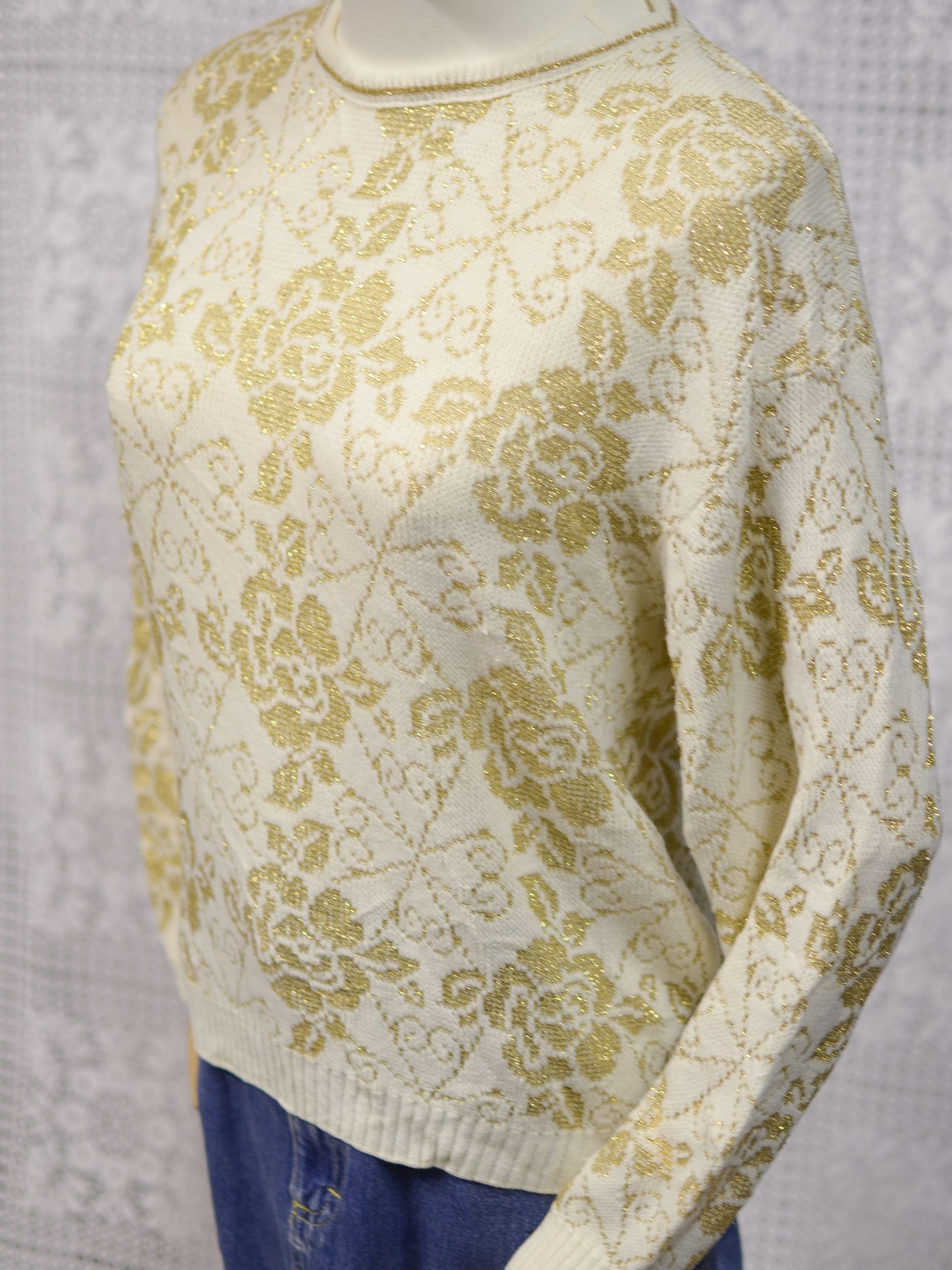 1980s cream and gold floral pattern lightweight jumper