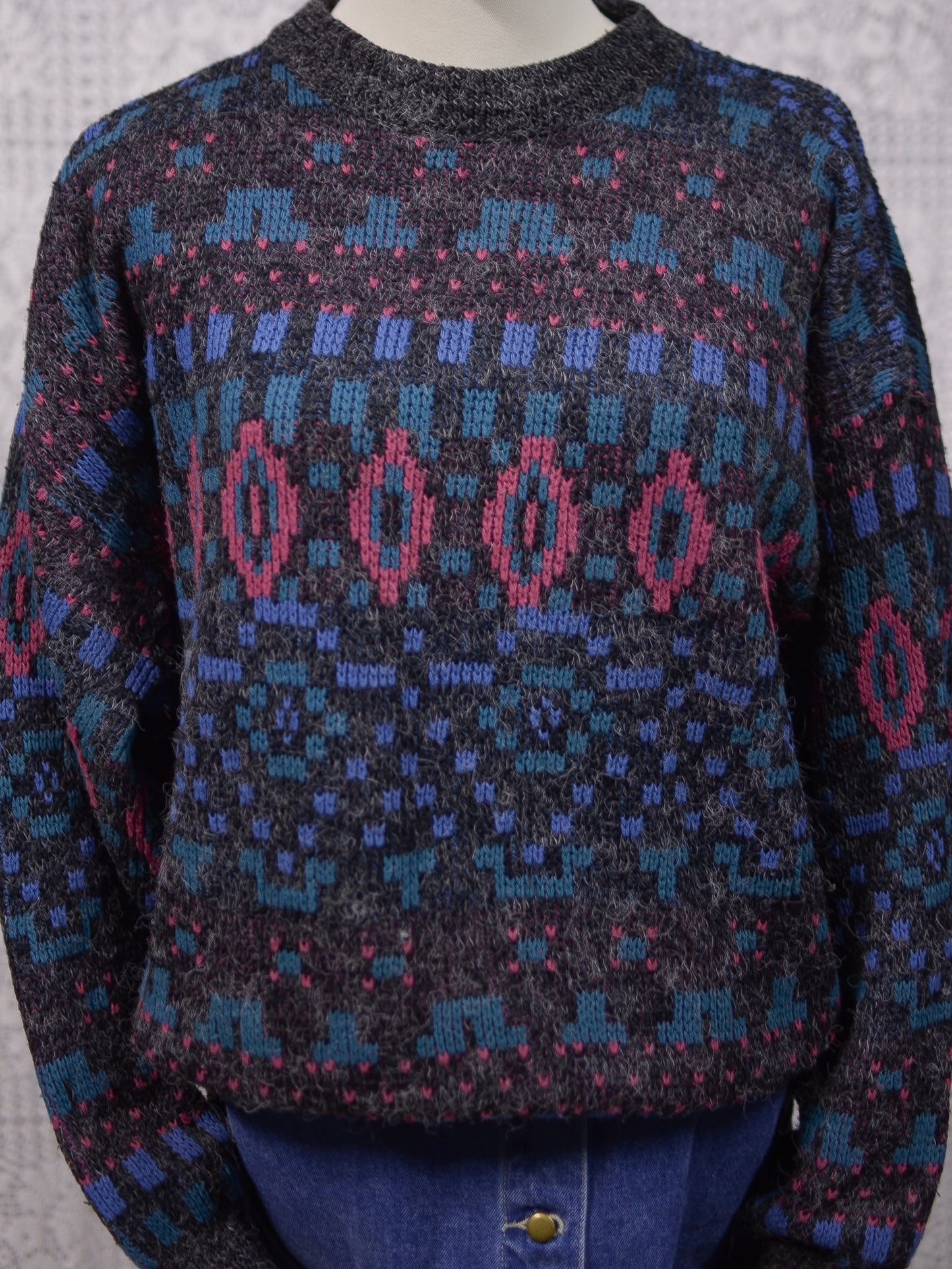 1980s grey, pink, purple and green geometric pattern slouchy jumper