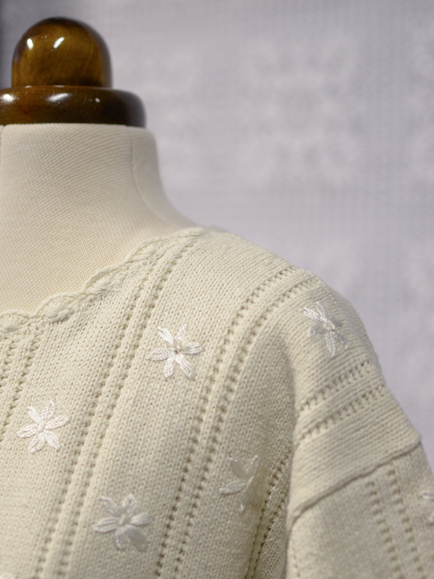 1990s cream Classics floral daisy embroidered short sleeve jumper