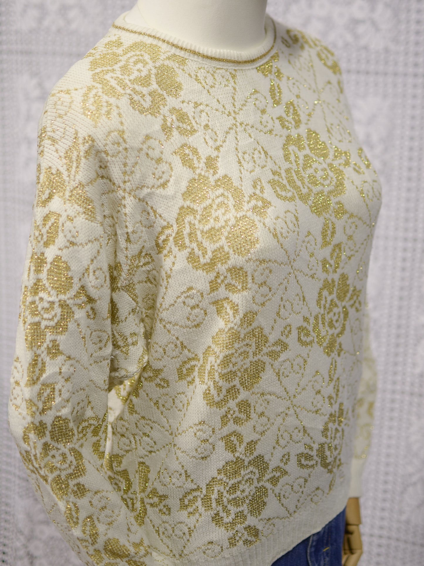 1980s cream and gold floral pattern lightweight jumper