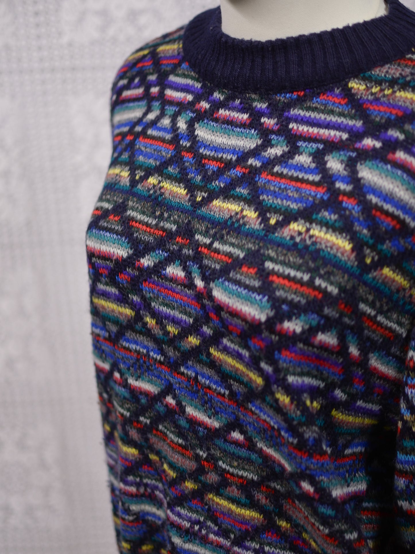 1990s Italian navy blue rainbow geometric pattern jumper